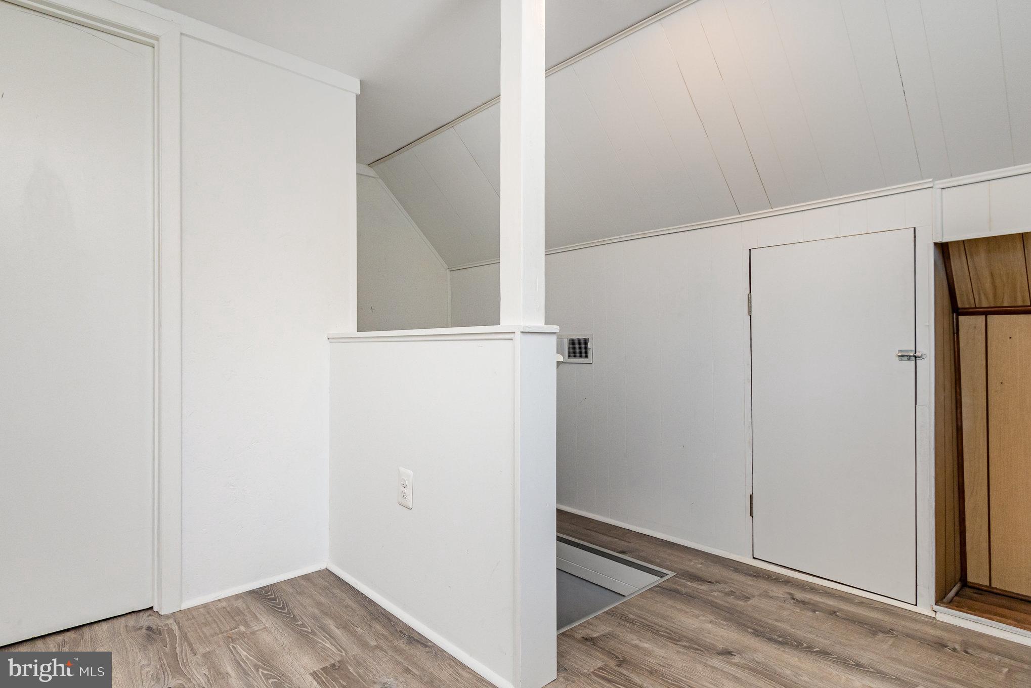 ESSEX - Residential Lease