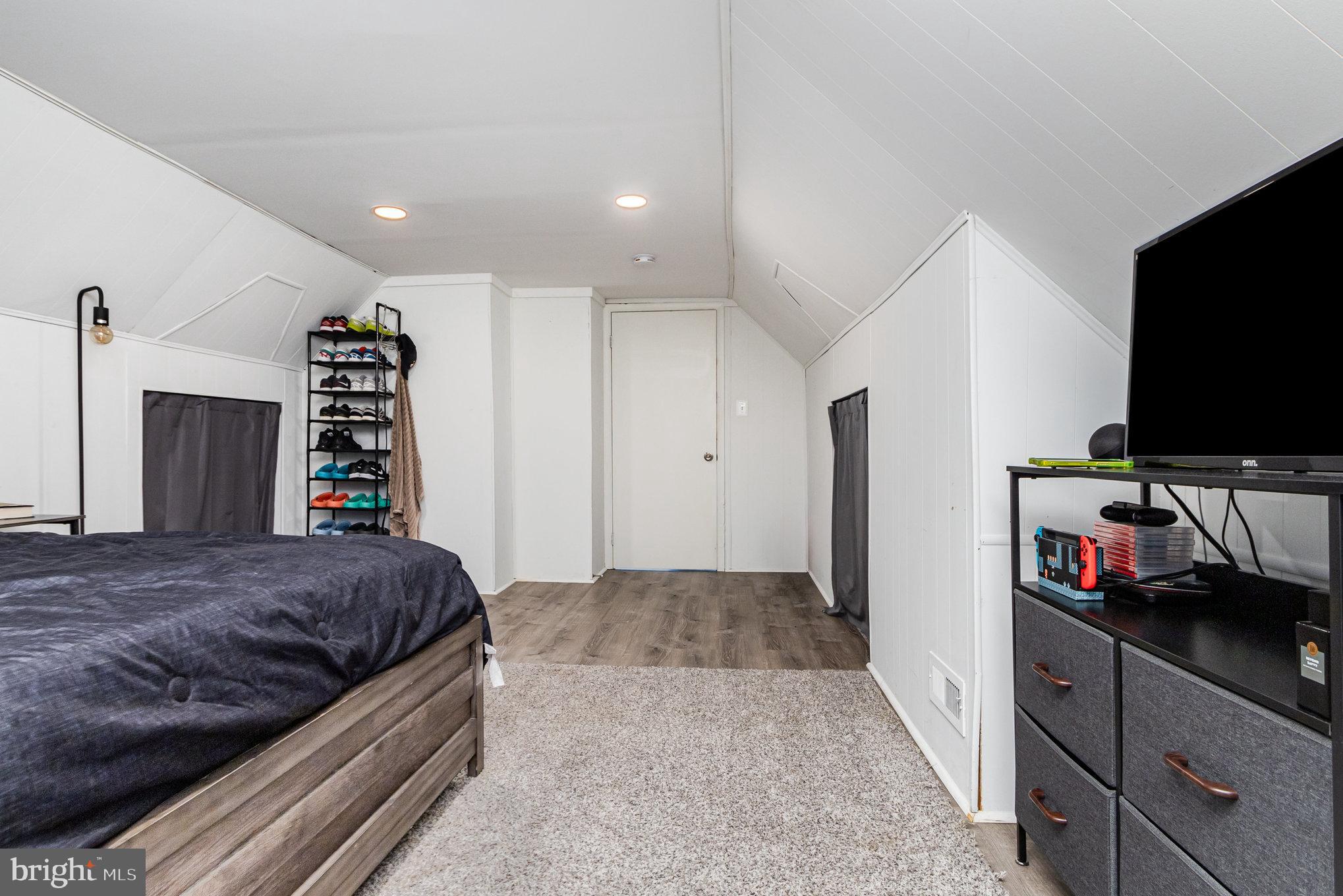 ESSEX - Residential Lease