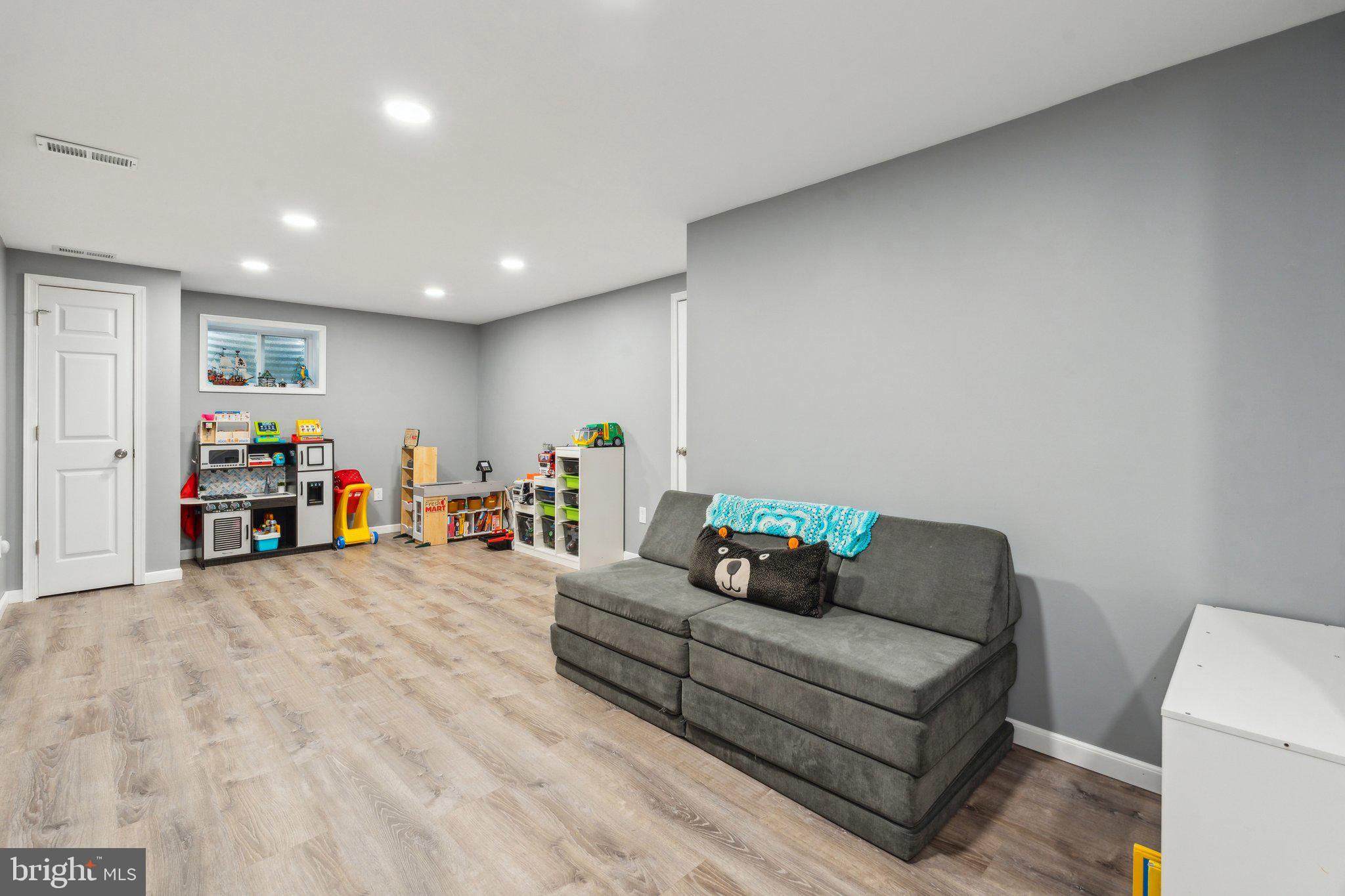 NORBECK ESTATES - Residential