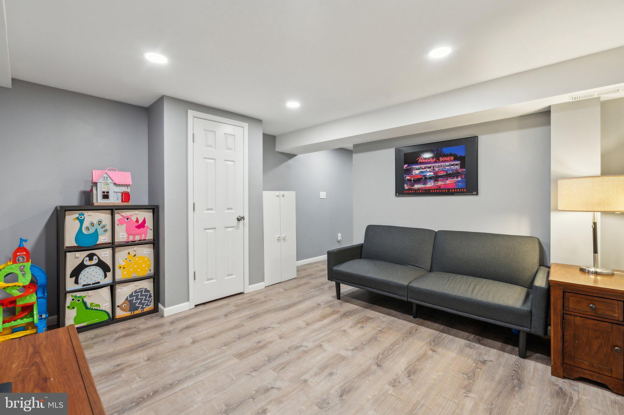 NORBECK ESTATES - Residential