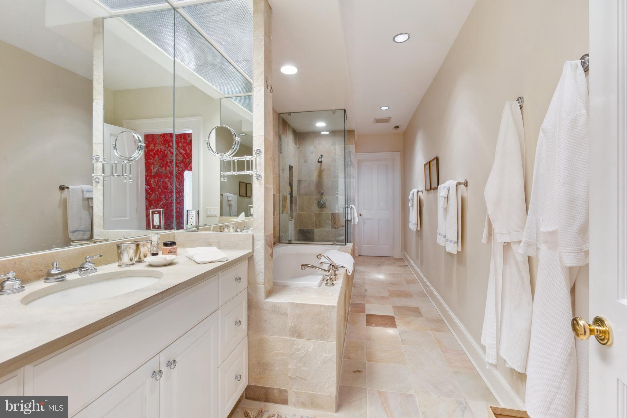 QUAKER NECK - Residential