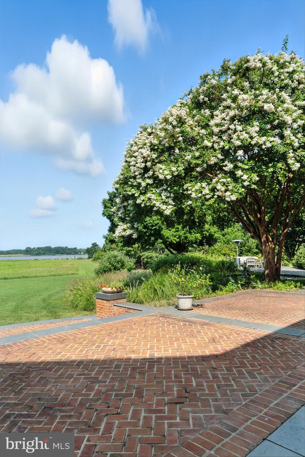 QUAKER NECK - Residential