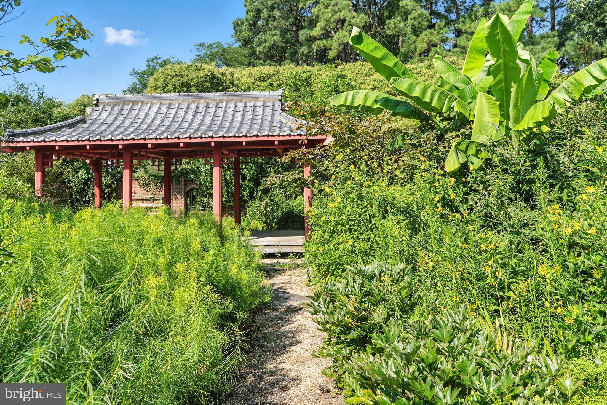 QUAKER NECK - Residential