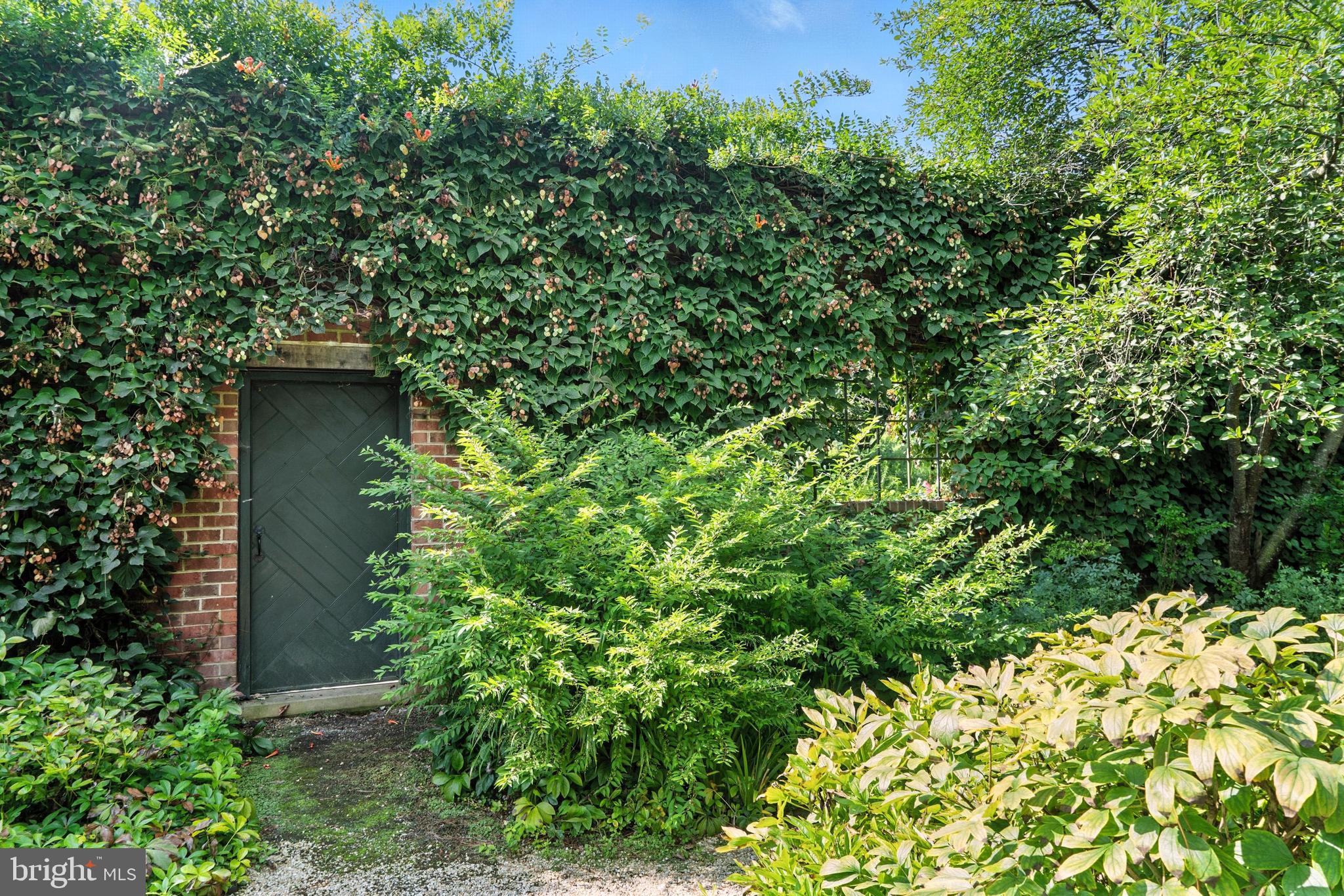 QUAKER NECK - Residential