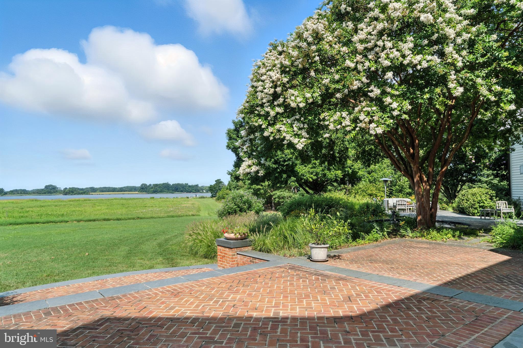 QUAKER NECK - Residential