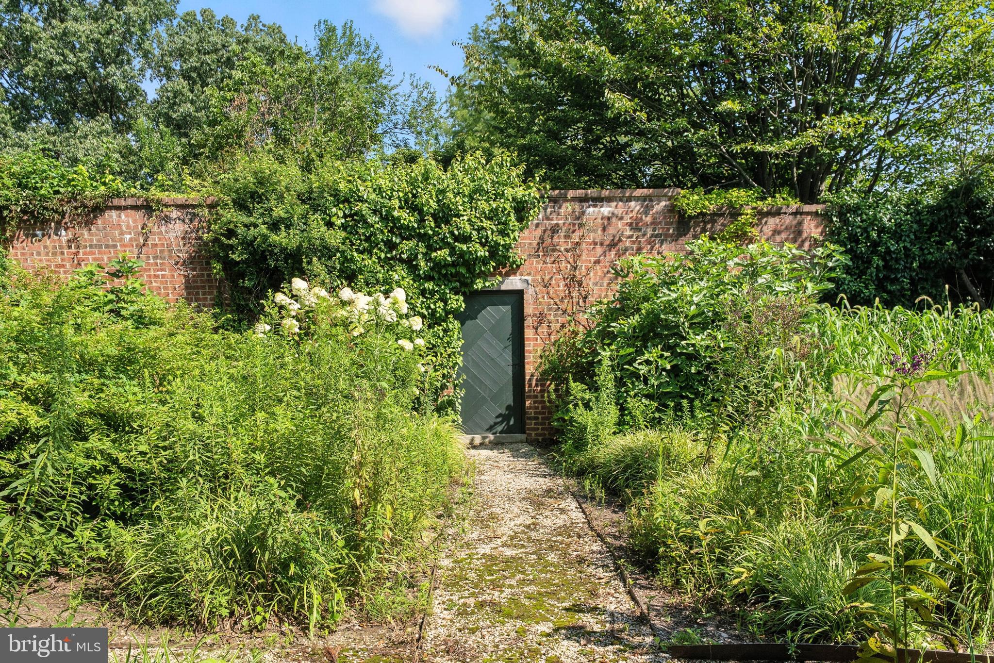 QUAKER NECK - Residential