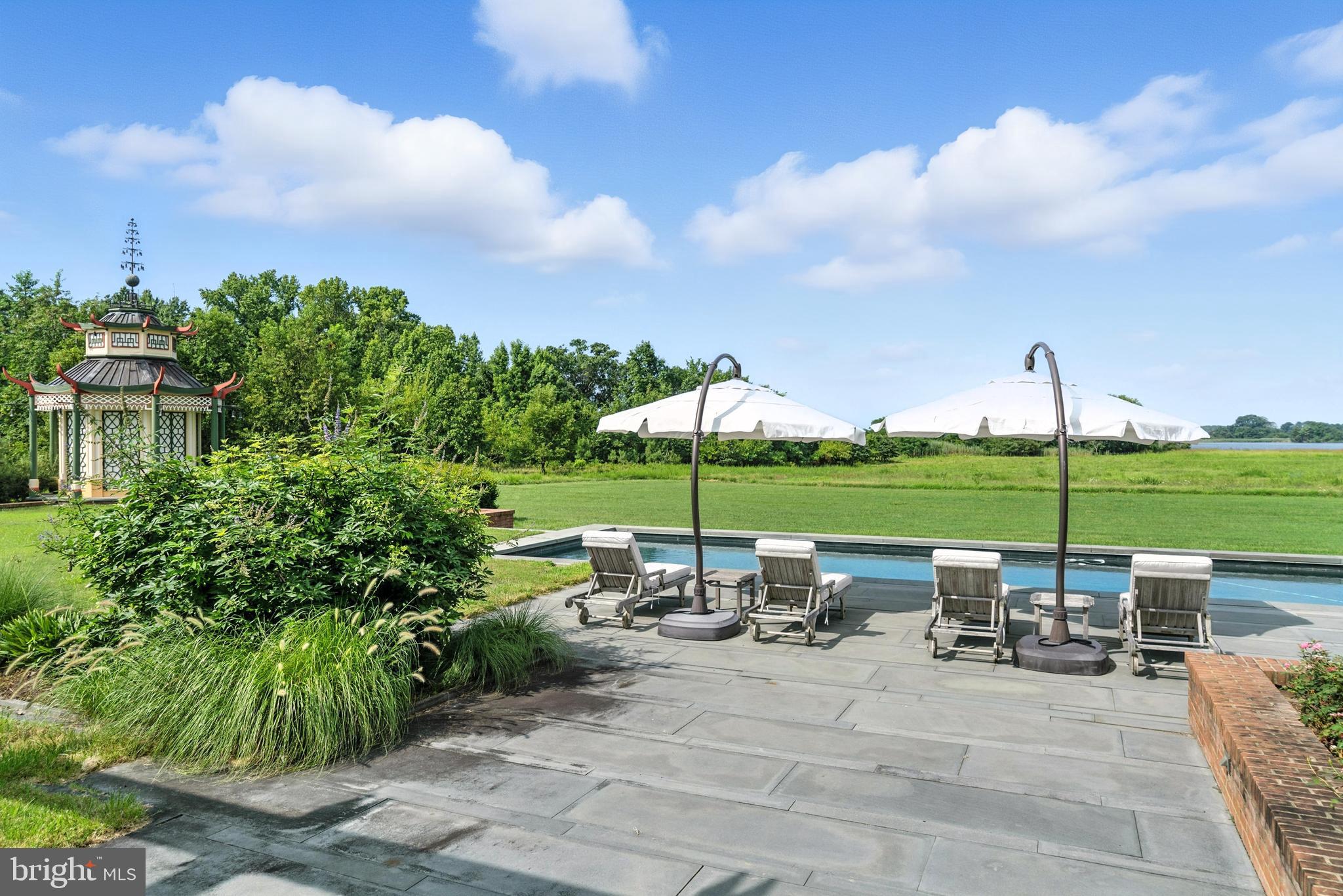 QUAKER NECK - Residential