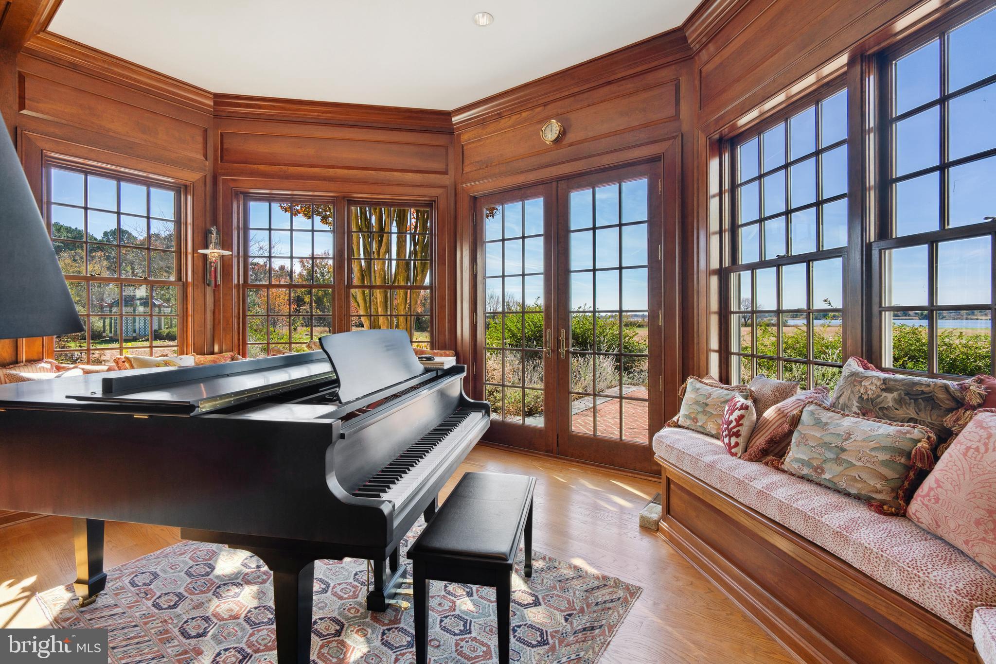 QUAKER NECK - Residential