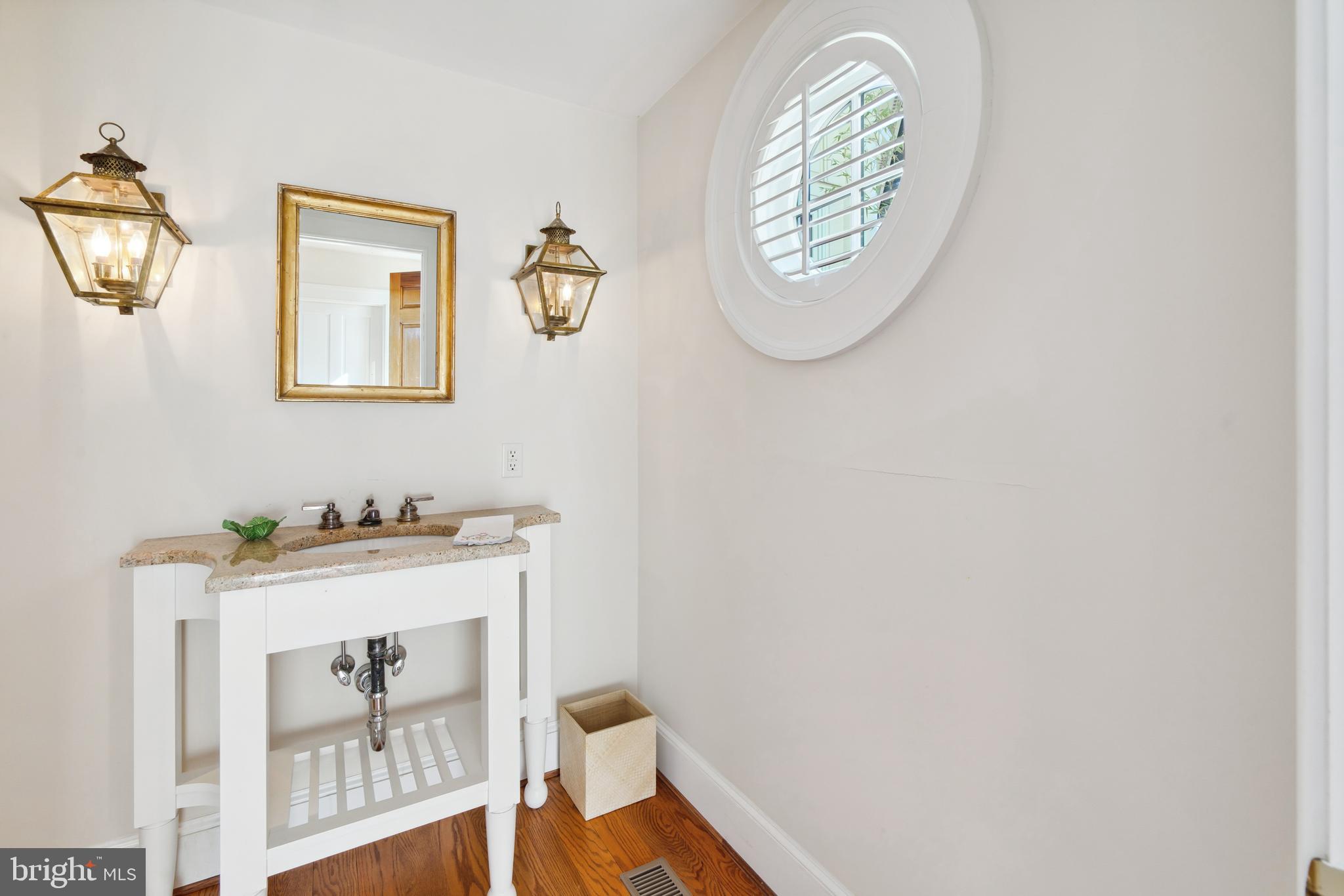 QUAKER NECK - Residential