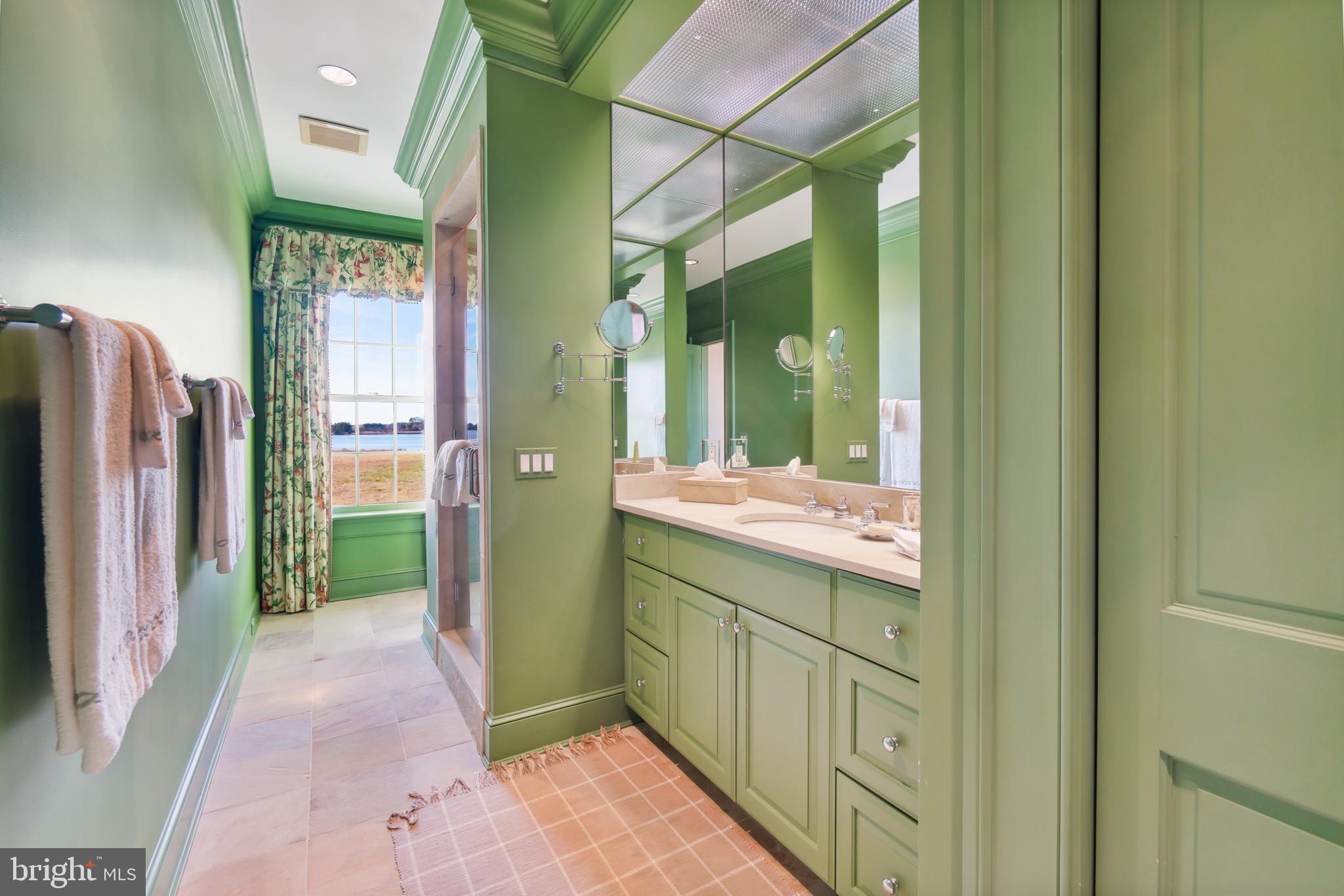 QUAKER NECK - Residential