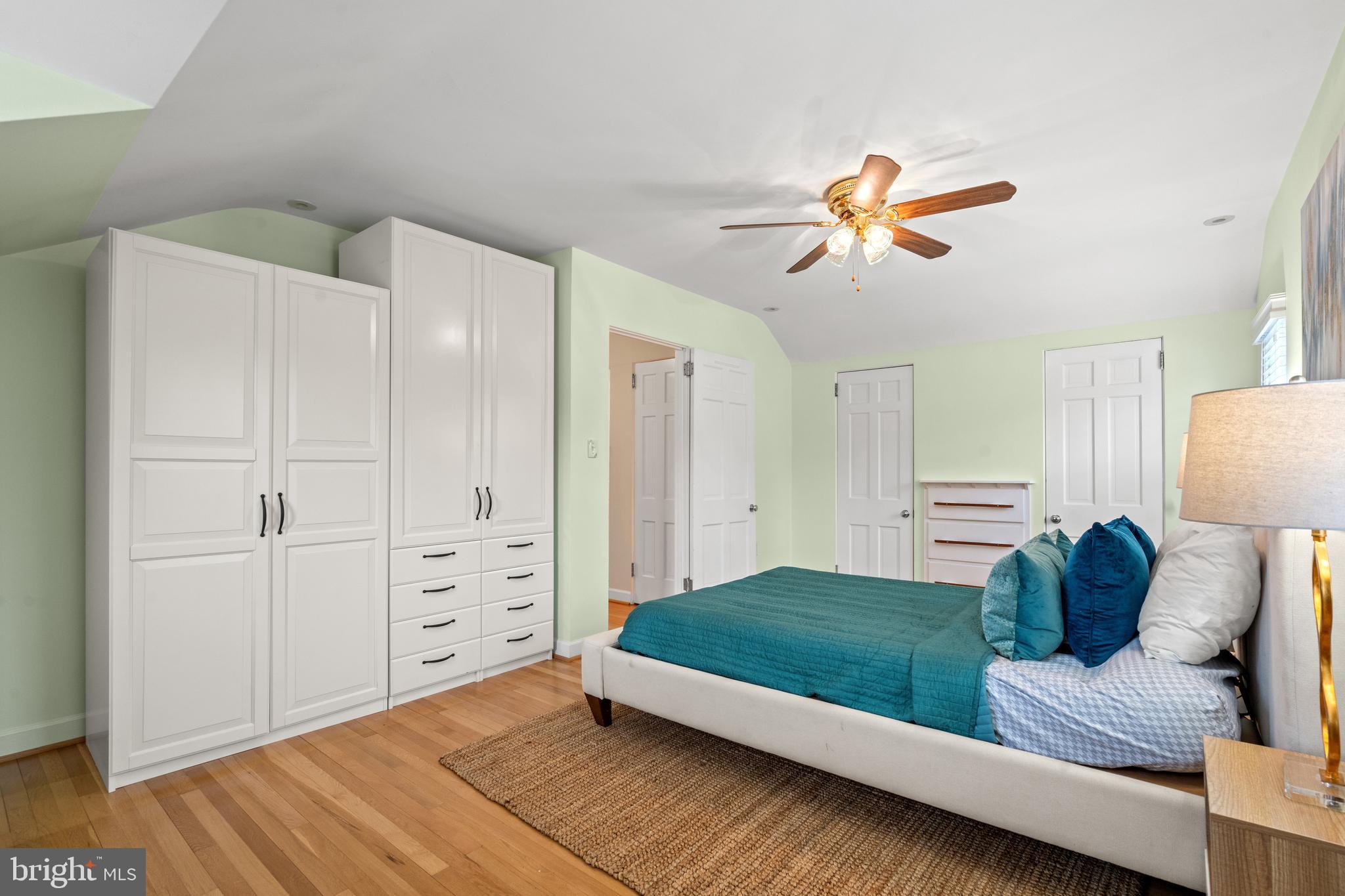 LYON VILLAGE - Residential