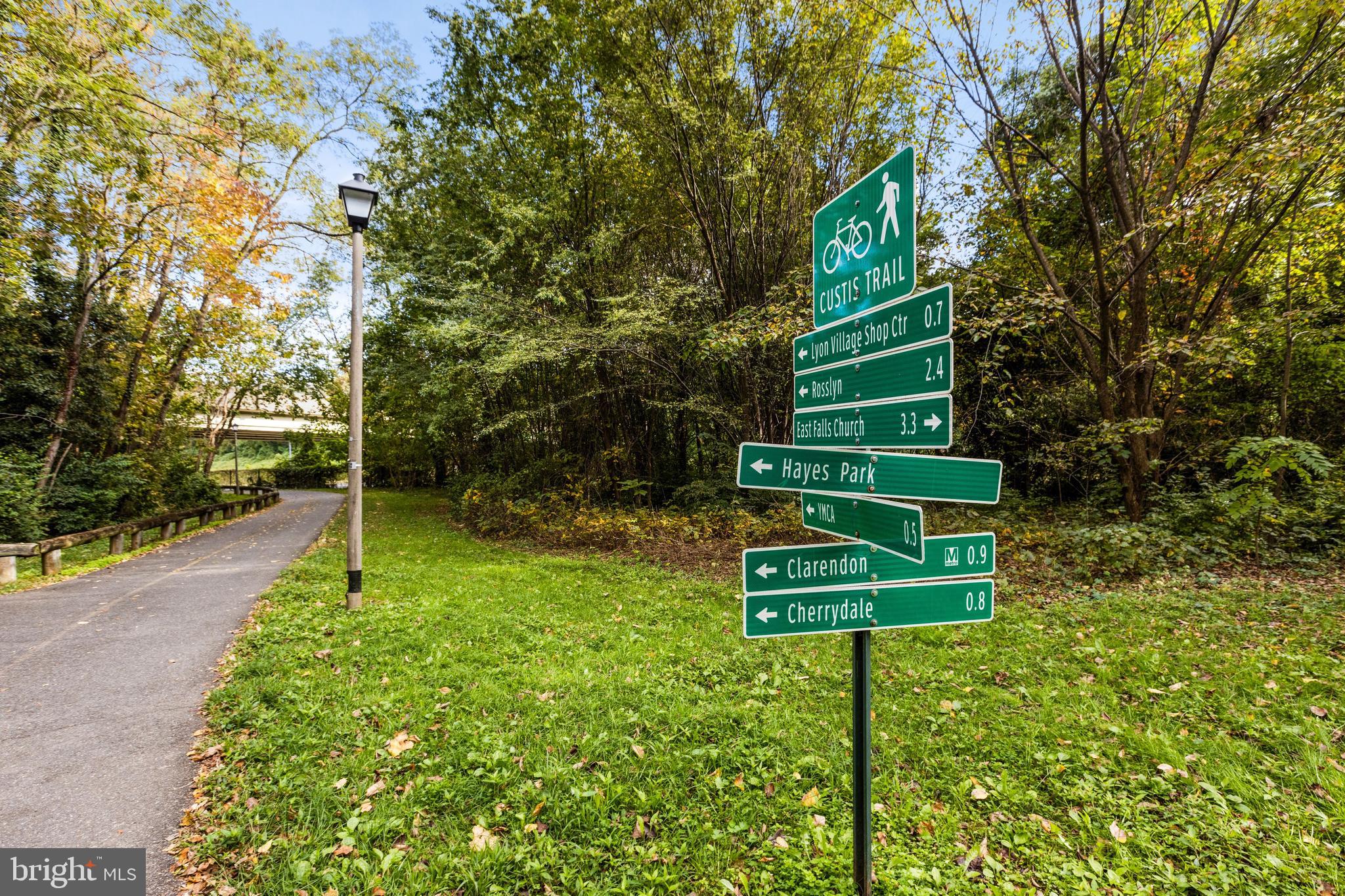 LYON VILLAGE - Residential