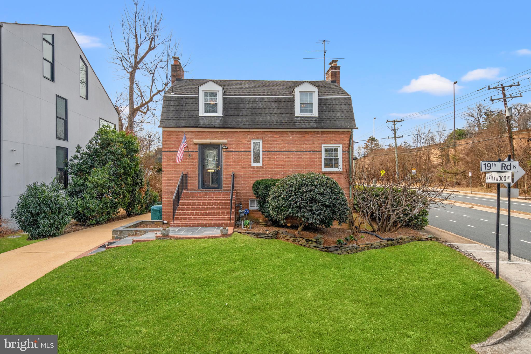 LYON VILLAGE - Residential