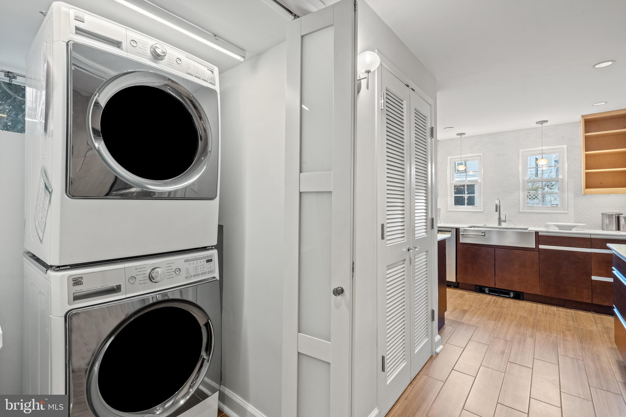 LYON VILLAGE - Residential