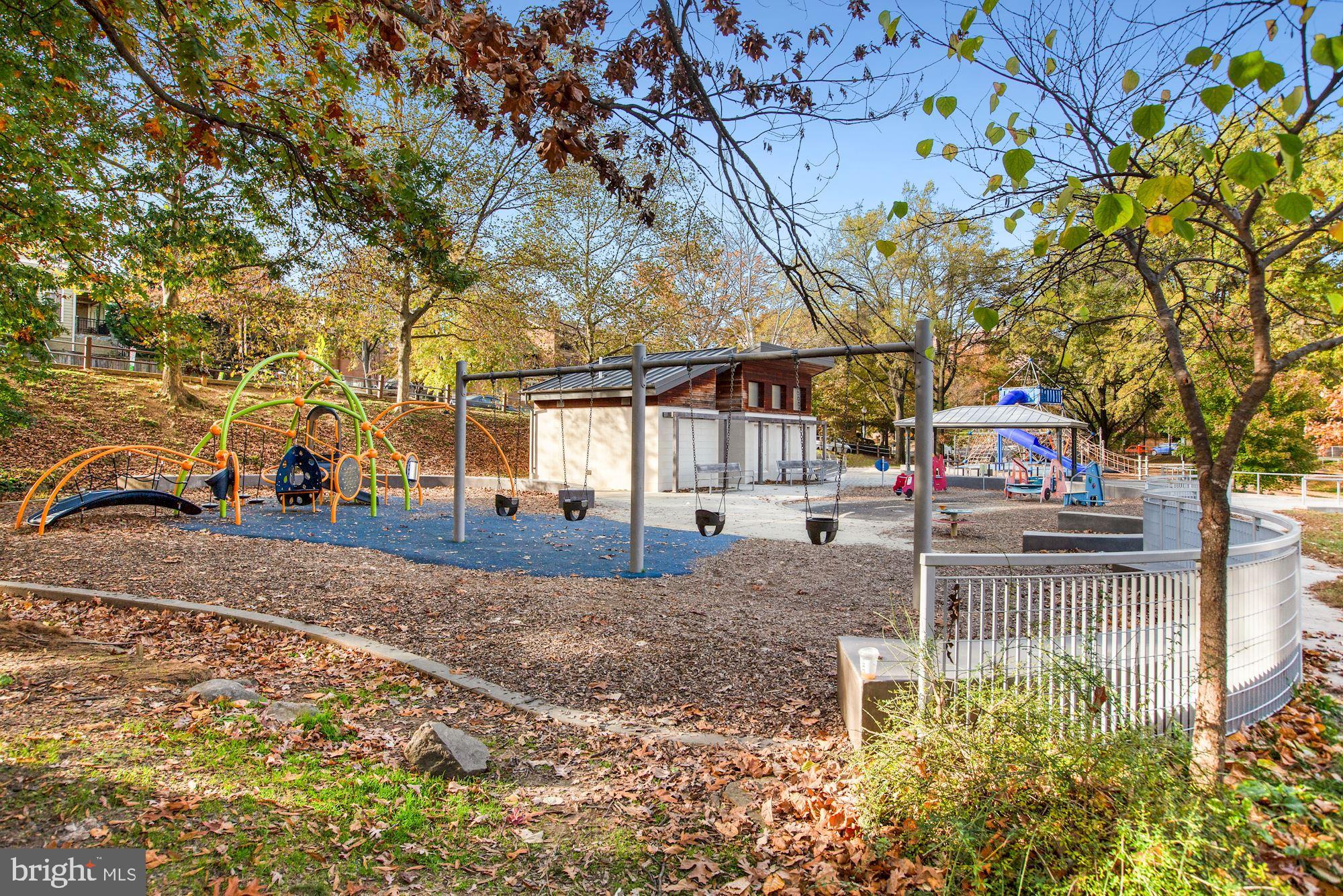 LYON VILLAGE - Residential