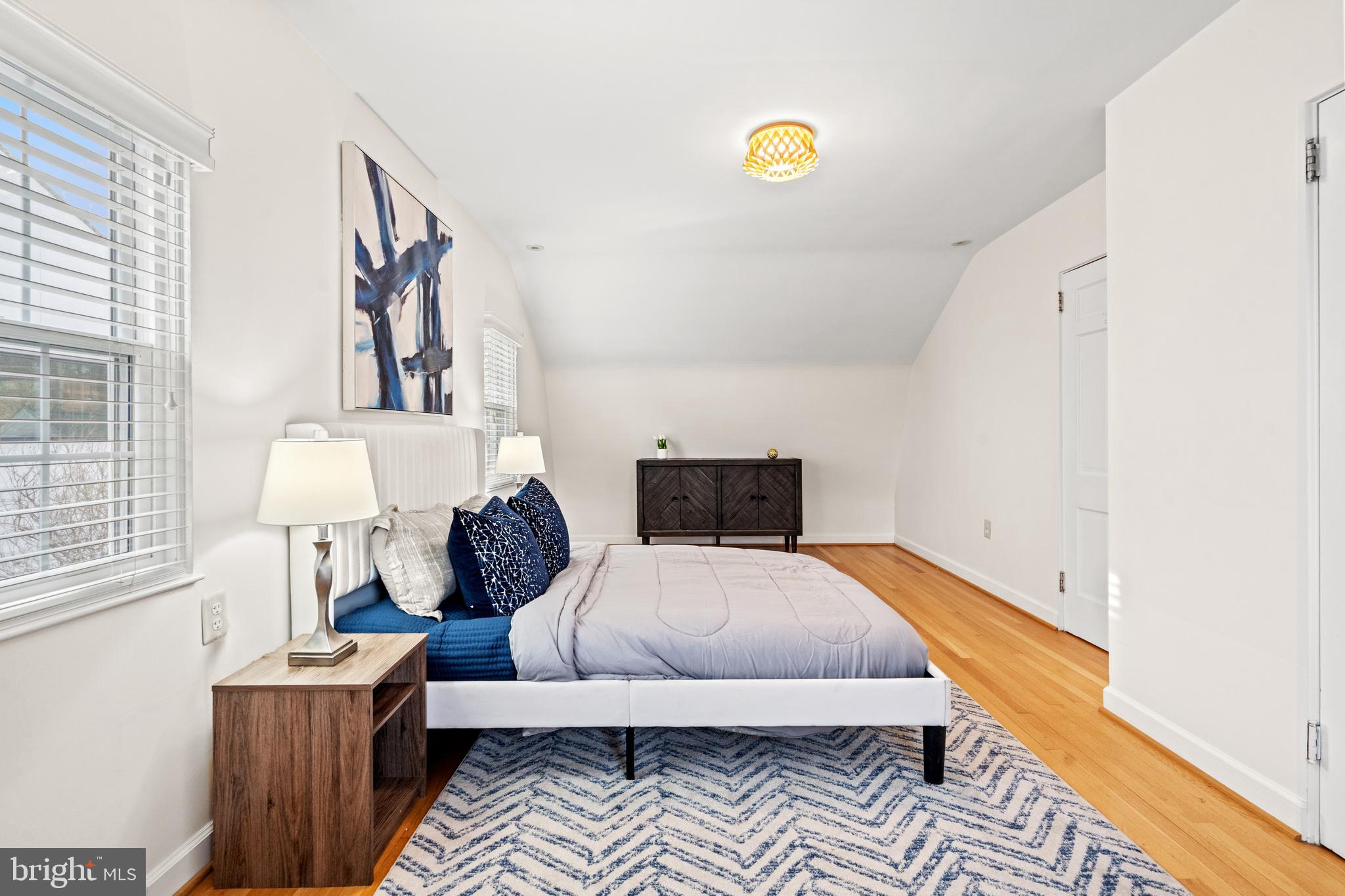 LYON VILLAGE - Residential