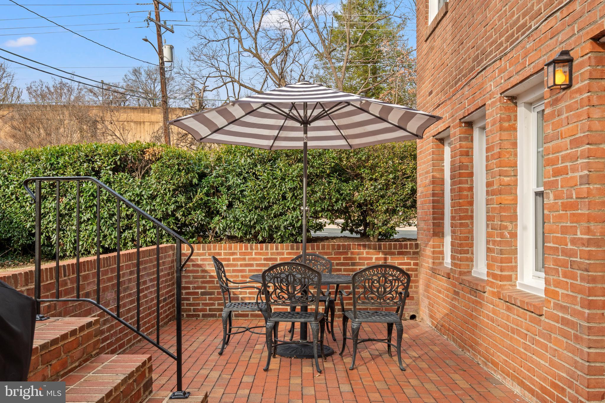 LYON VILLAGE - Residential