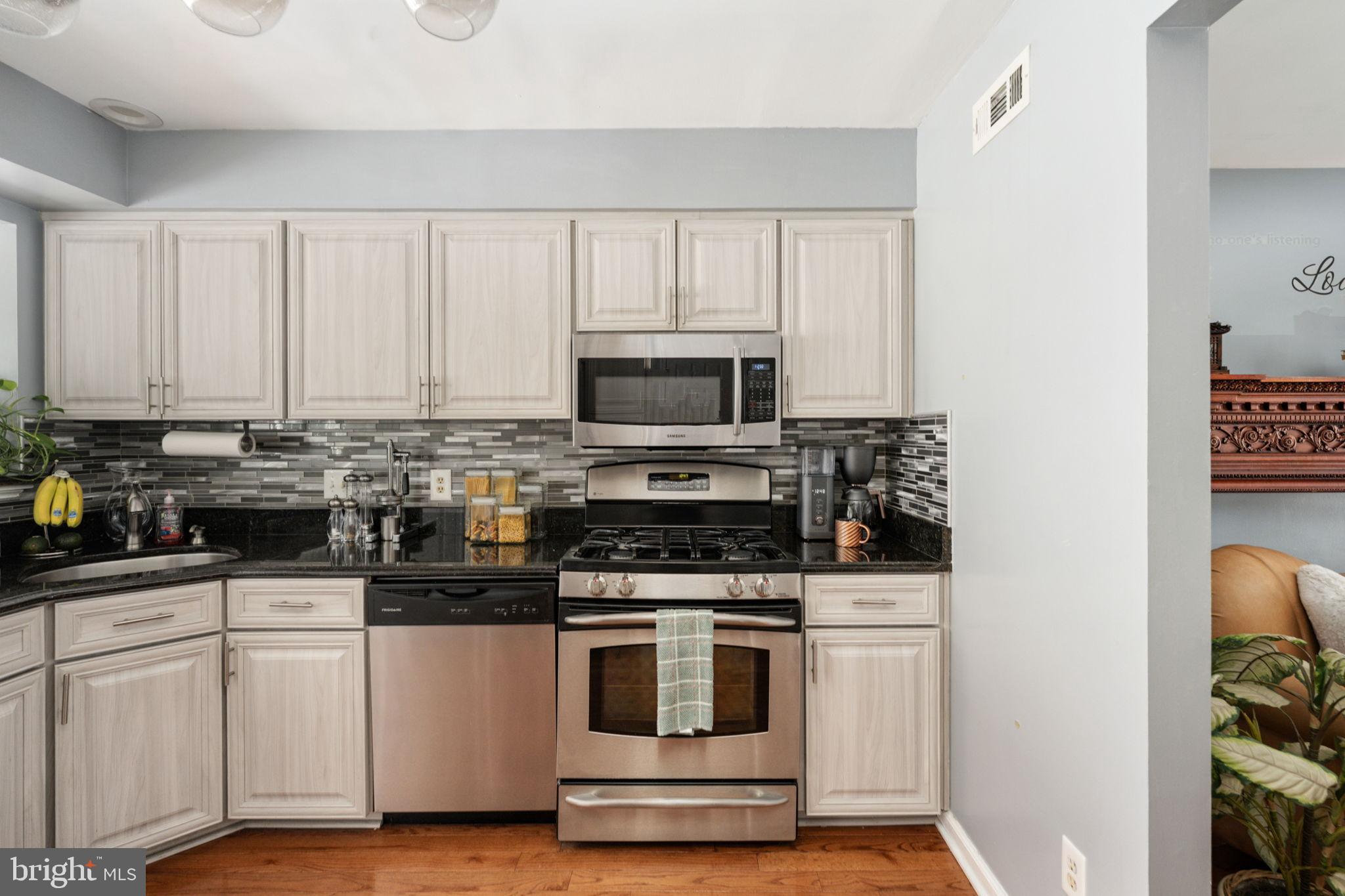 HAMPTON OAKS - Residential