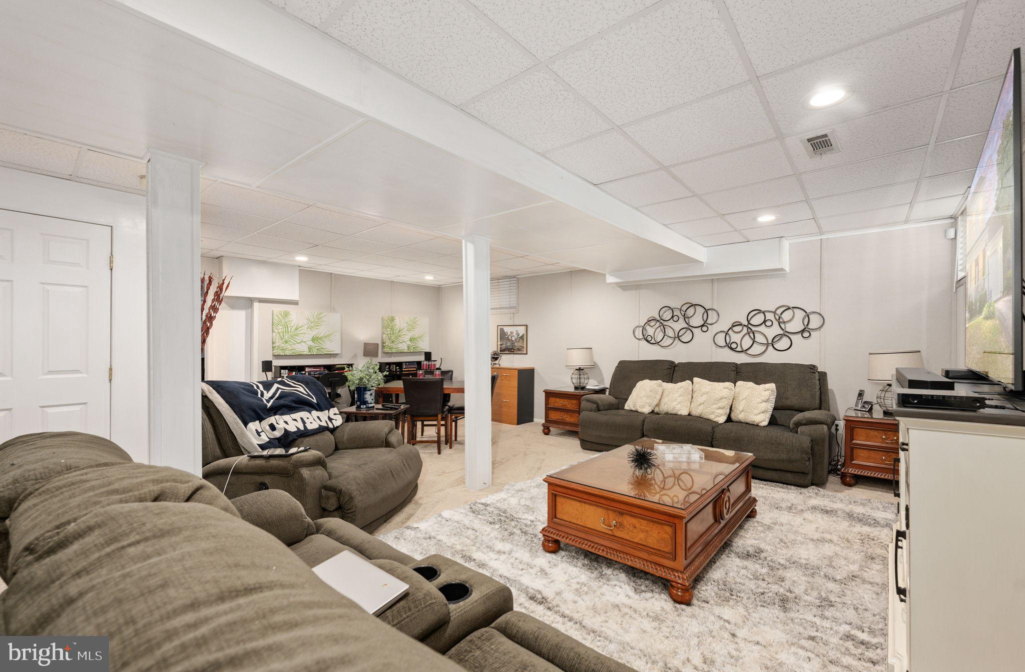 HAMPTON OAKS - Residential