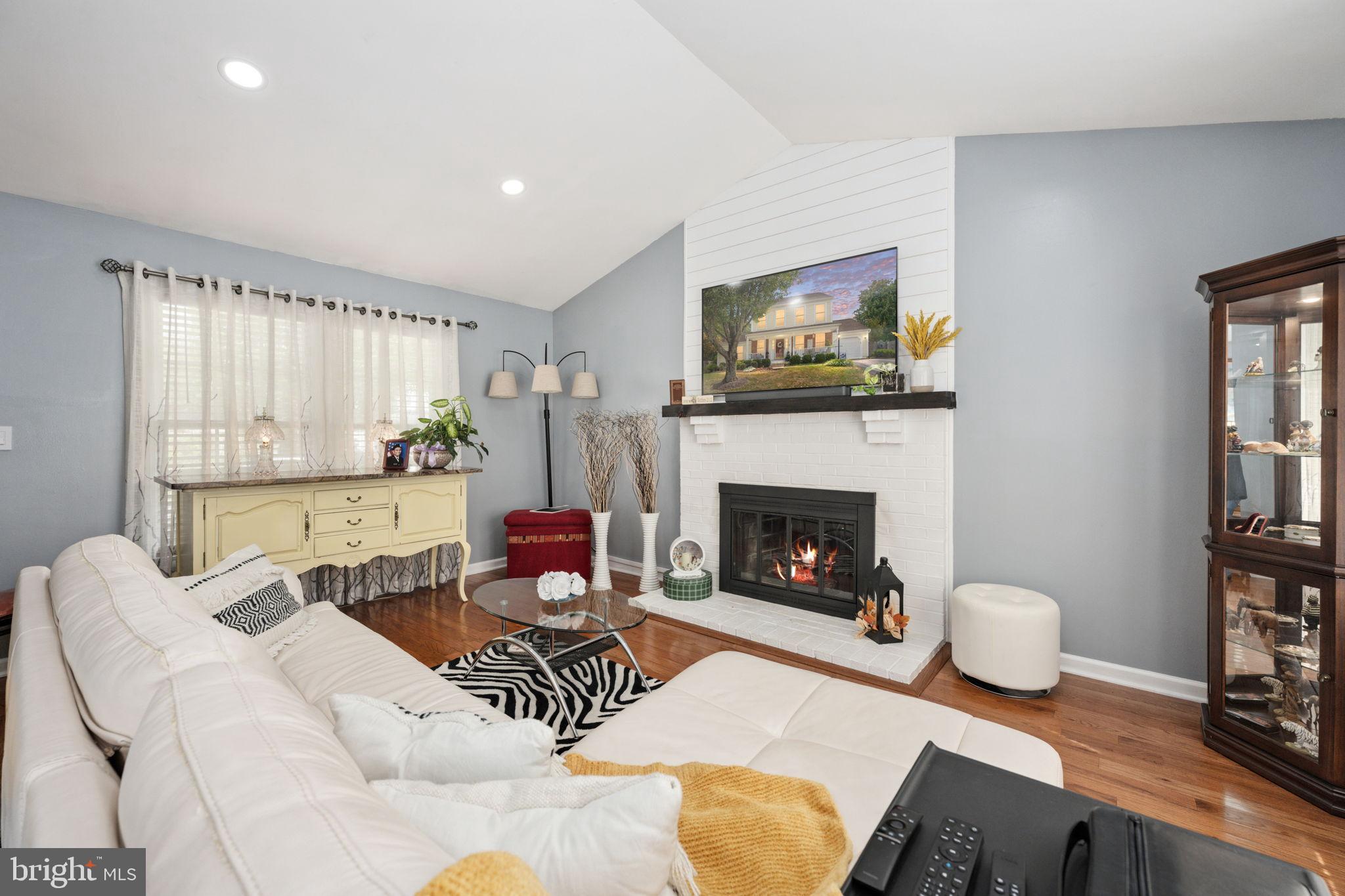 HAMPTON OAKS - Residential