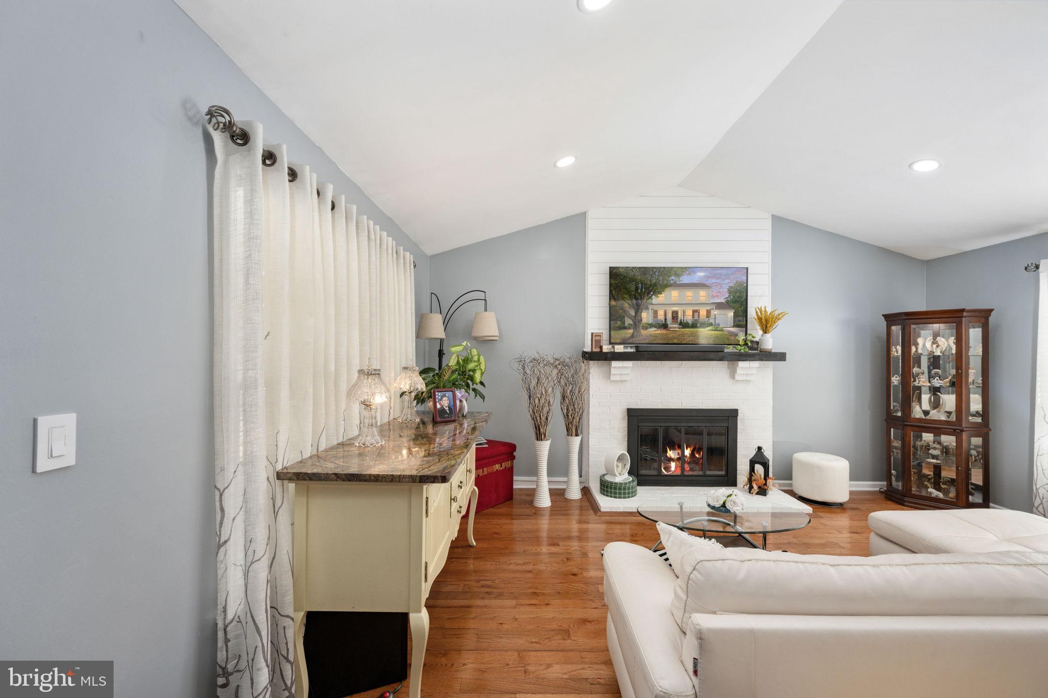 HAMPTON OAKS - Residential