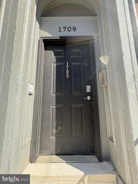 1709 W MASTER STREET