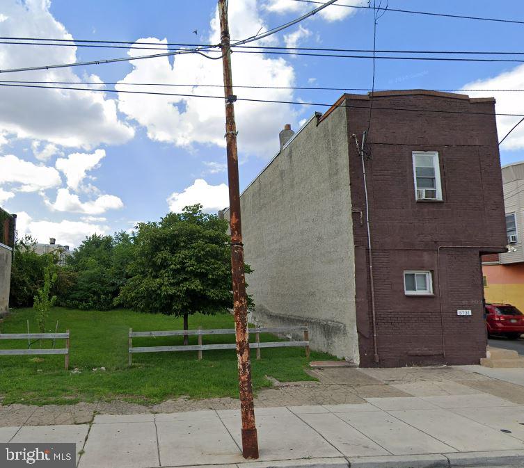 Vacant Lot in Southwest Philadelphia – 5733 Woodland Ave
Great opportunity to build in Southwest Philadelphia! This 16-foot-wide residential lot offers plenty of potential for a new home or investment property. Conveniently located near public transportation, schools, and local amenities. Whether you’re a builder or an investor, this is a fantastic chance to develop in a growing neighborhood.
Don’t miss out—reach out today for more details!