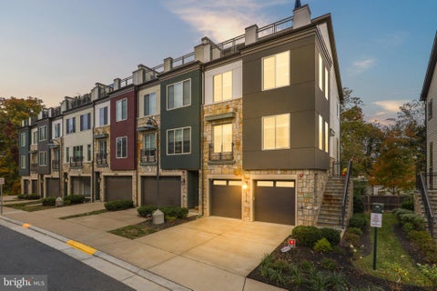 Photo of 2874 Lowen Road, ALEXANDRIA, VA 22303 (MLS # VAFX2339076)