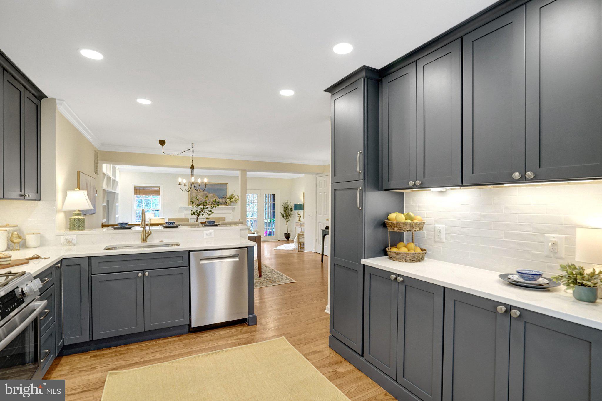 6331 CROOKED OAK LANE