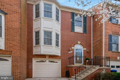 Photo of 6331 Crooked Oak Lane, FALLS CHURCH, VA 22042 (MLS # VAFX2298570)