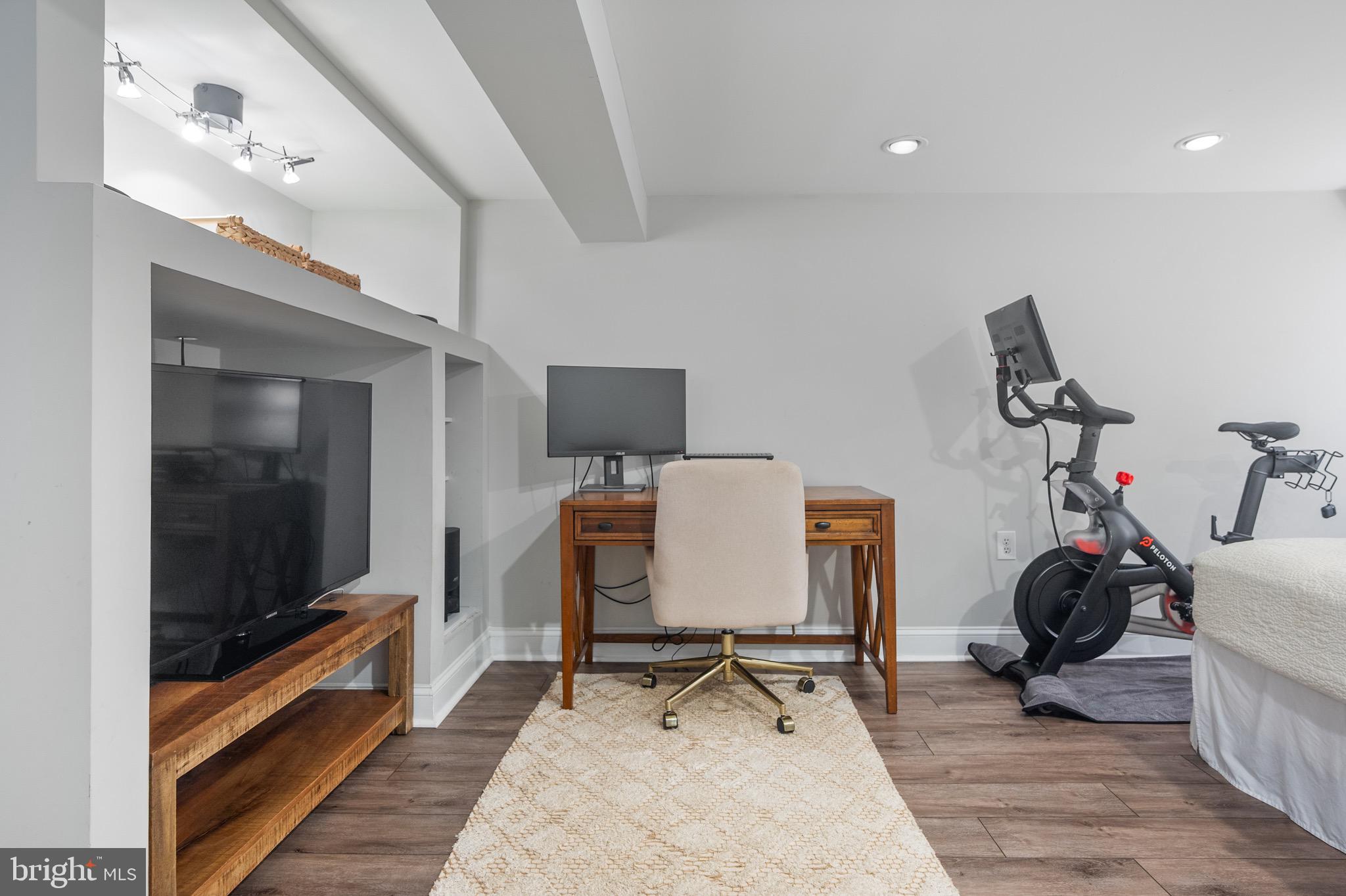 WARWICK VILLAGE - Residential Lease