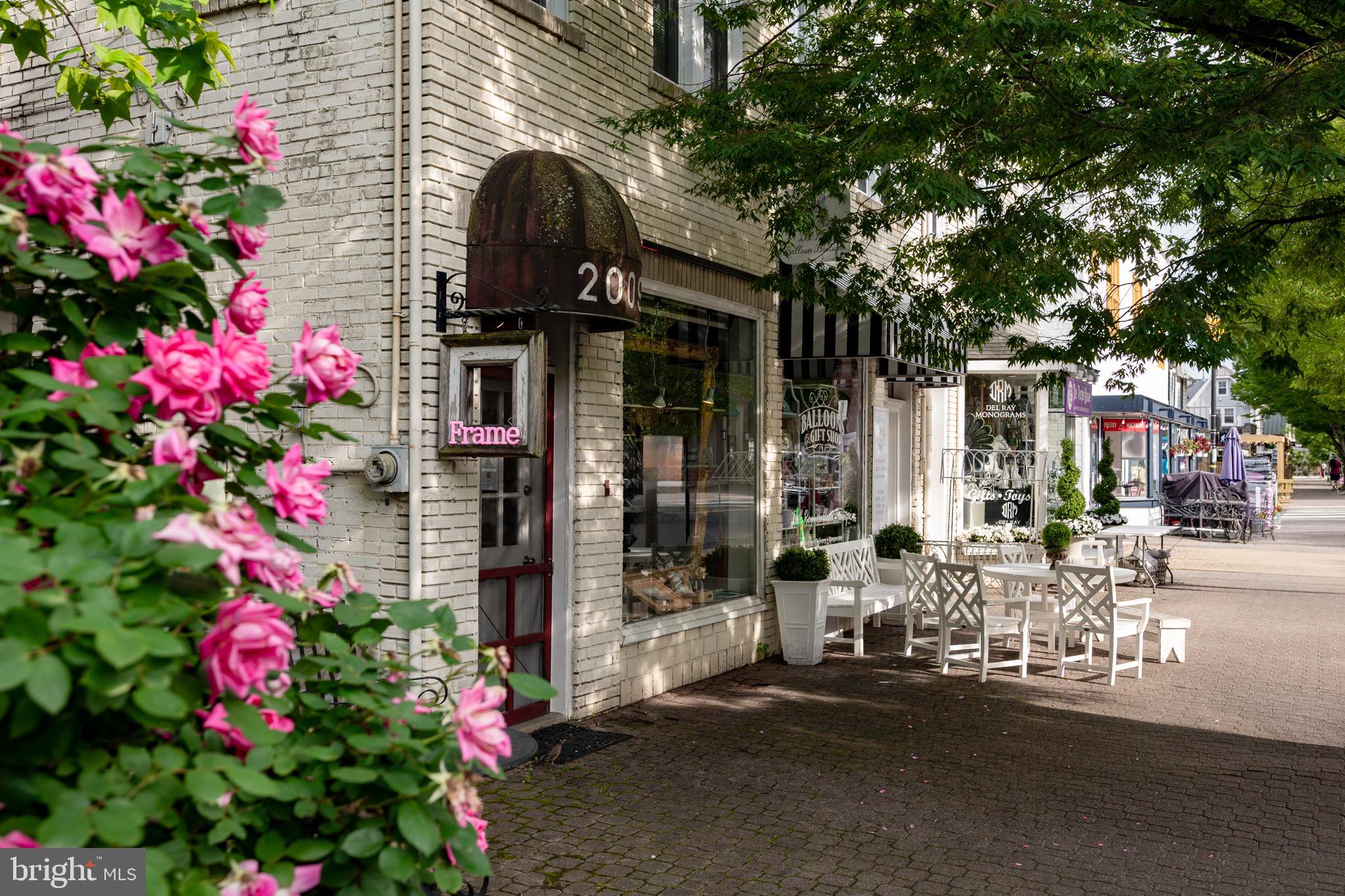 WARWICK VILLAGE - Residential Lease