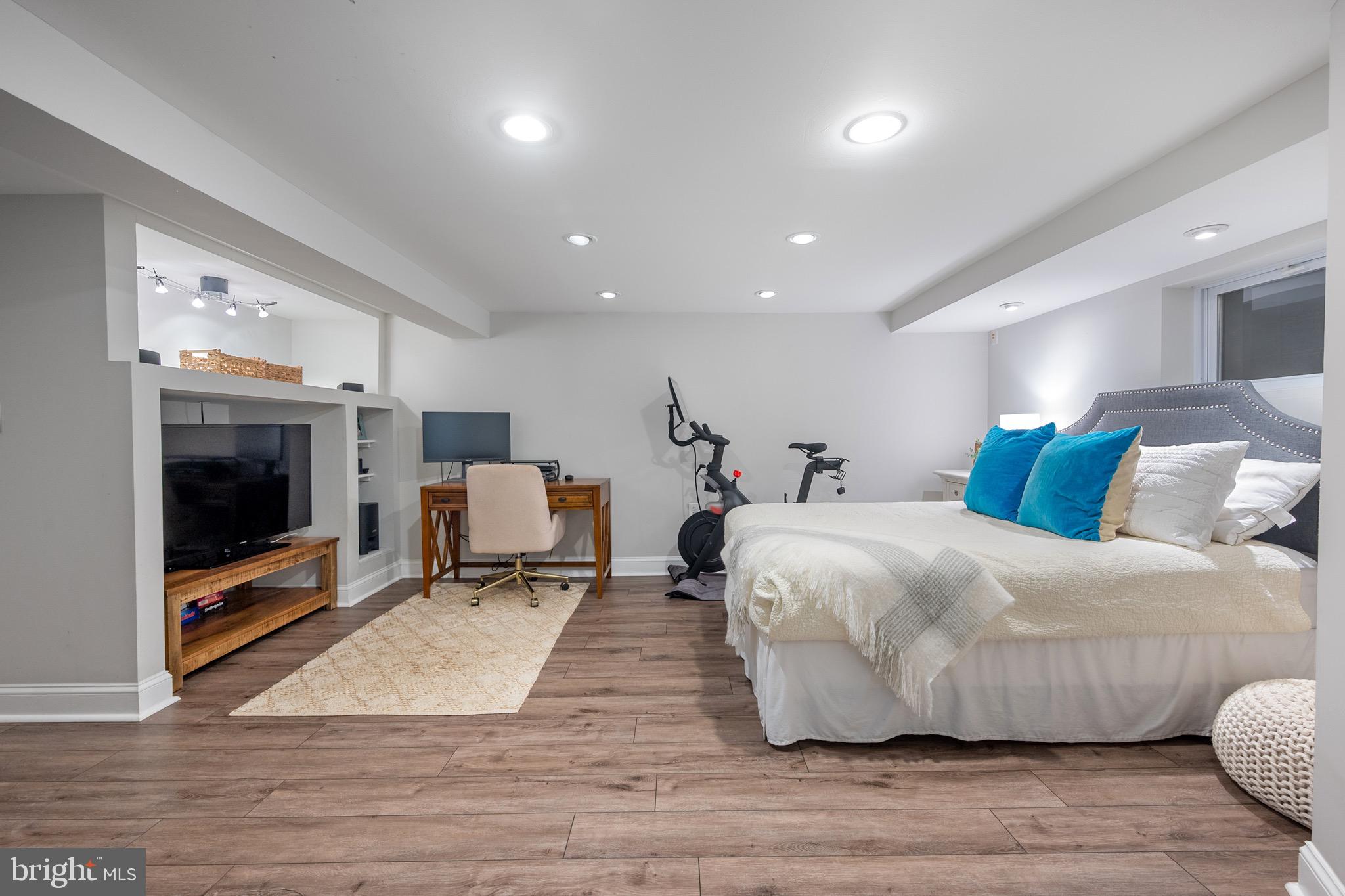 WARWICK VILLAGE - Residential Lease