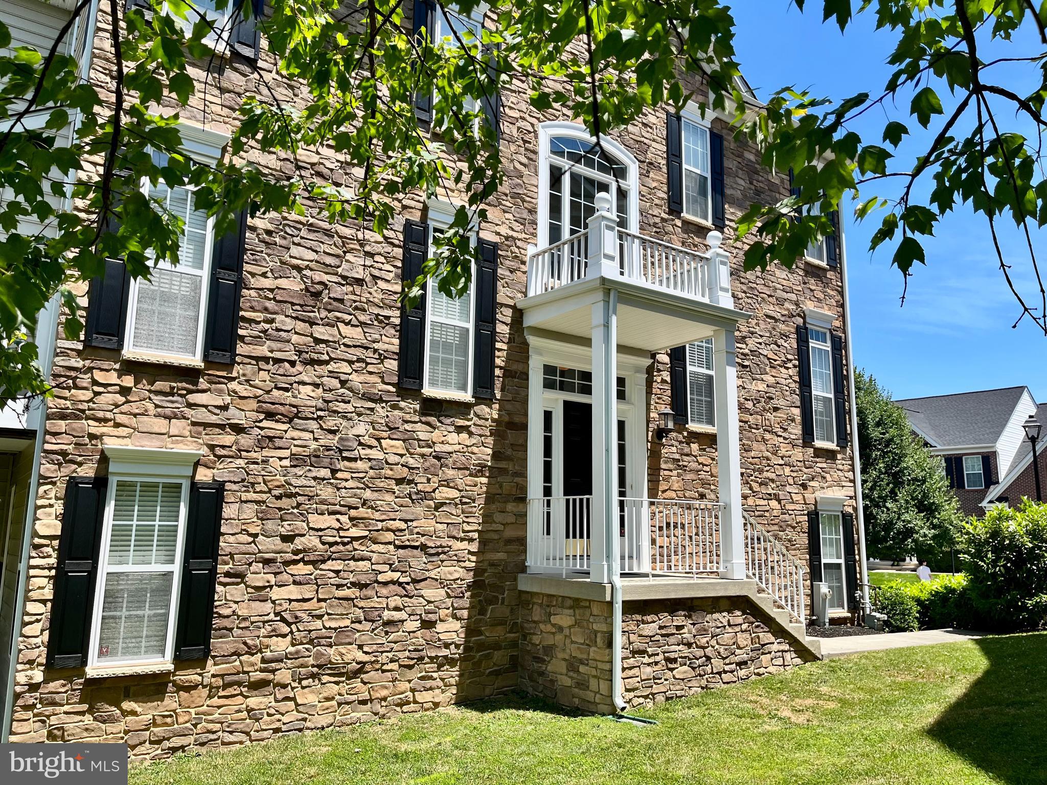 TAYLOR VILLAGE - Residential Lease