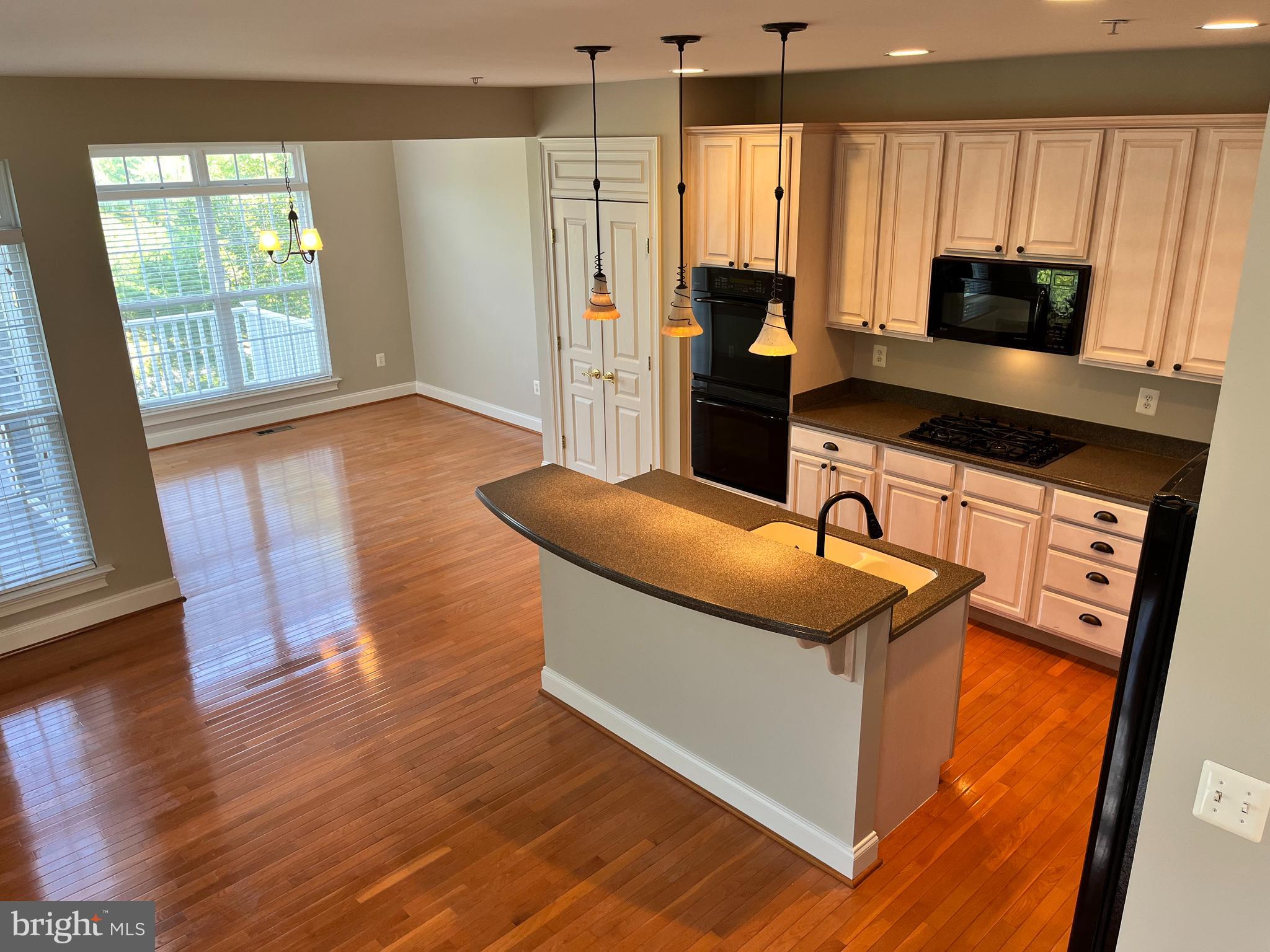 TAYLOR VILLAGE - Residential Lease