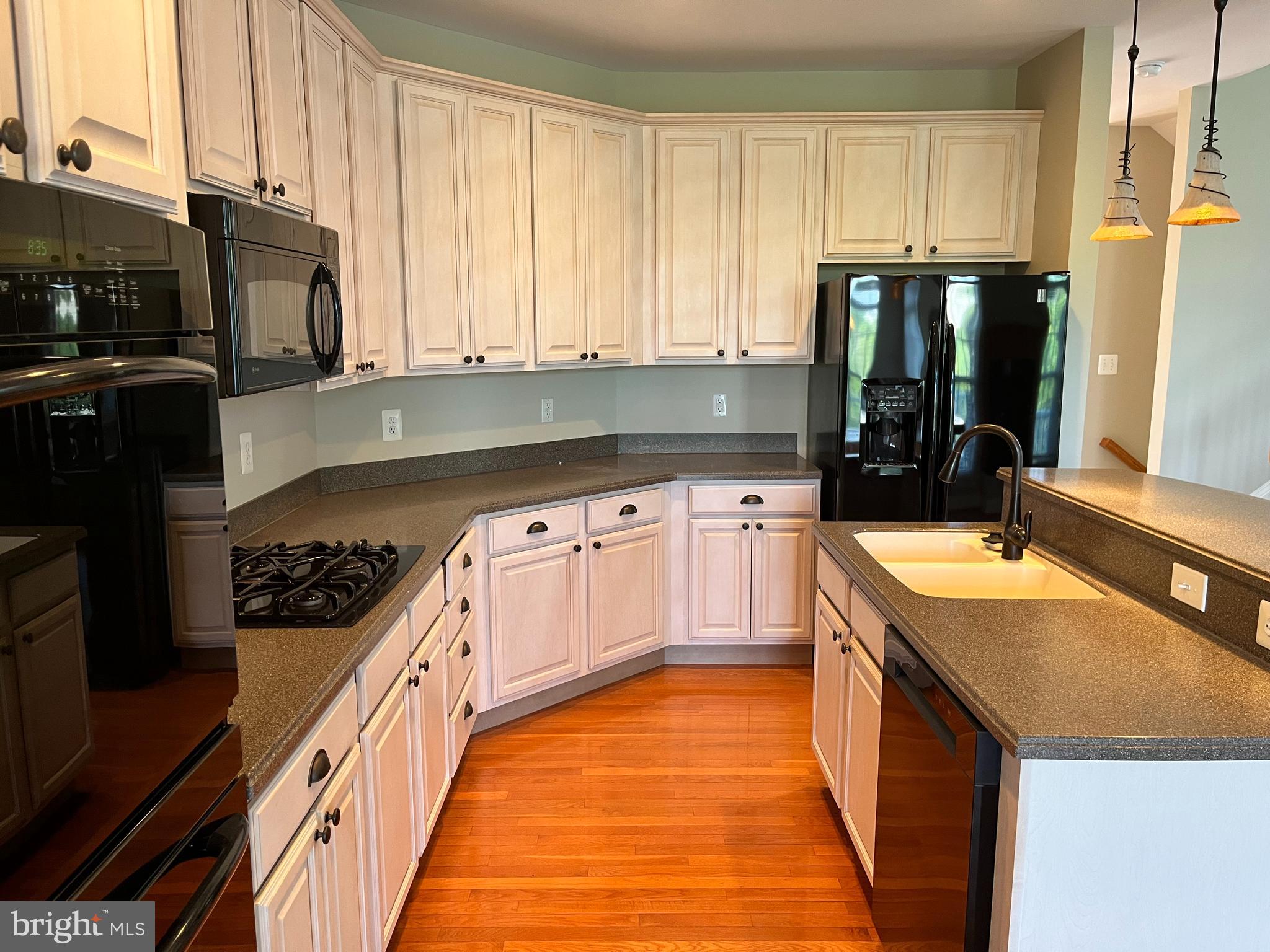 TAYLOR VILLAGE - Residential Lease