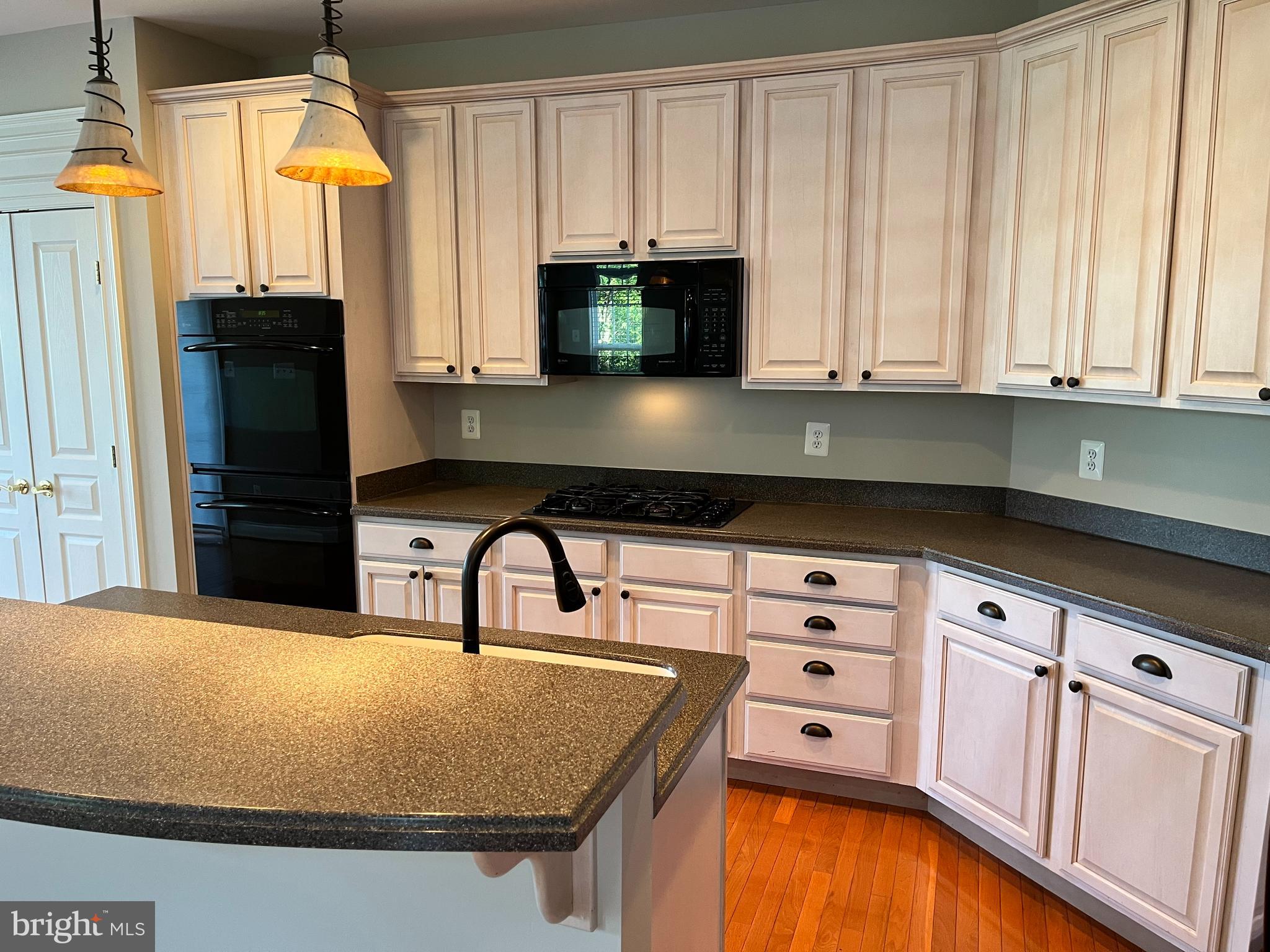 TAYLOR VILLAGE - Residential Lease