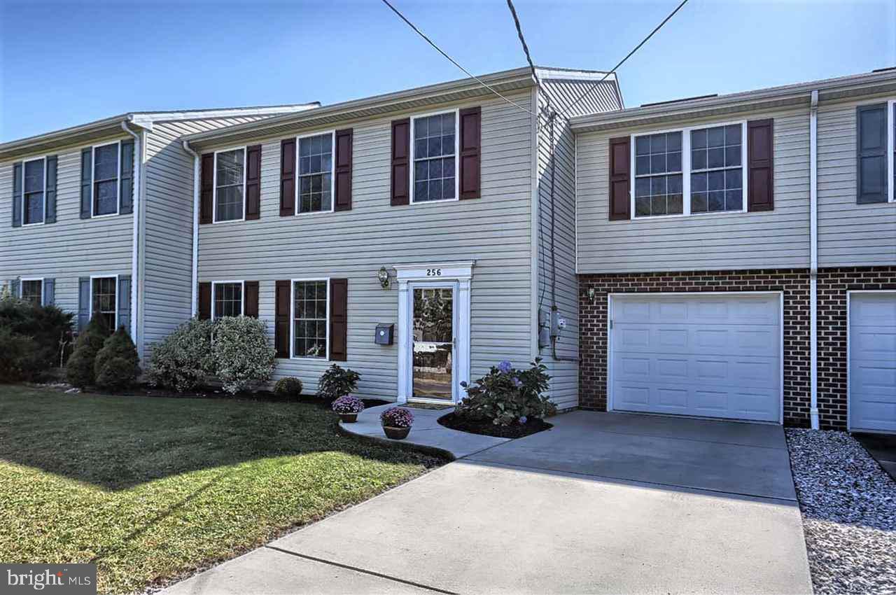 This is the Sunny and fresh Townhome you have been looking for! Featuring 4 bedrooms w/walk-in closets, MBR has private bath, pull down attic access, open concept kitchen, newer appliances stay, pantry and breakfast bar, top of line new sliding door leads to oversized patio, level fenced in backyard, Shed and 1 car garage.