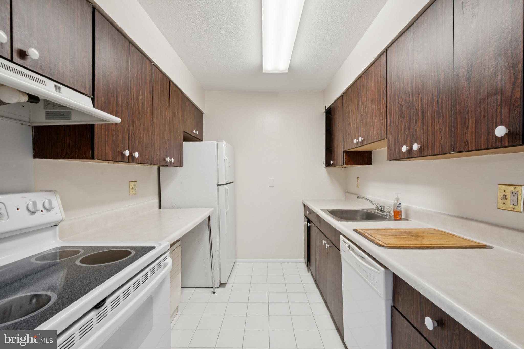 1420 LOCUST STREET 14P