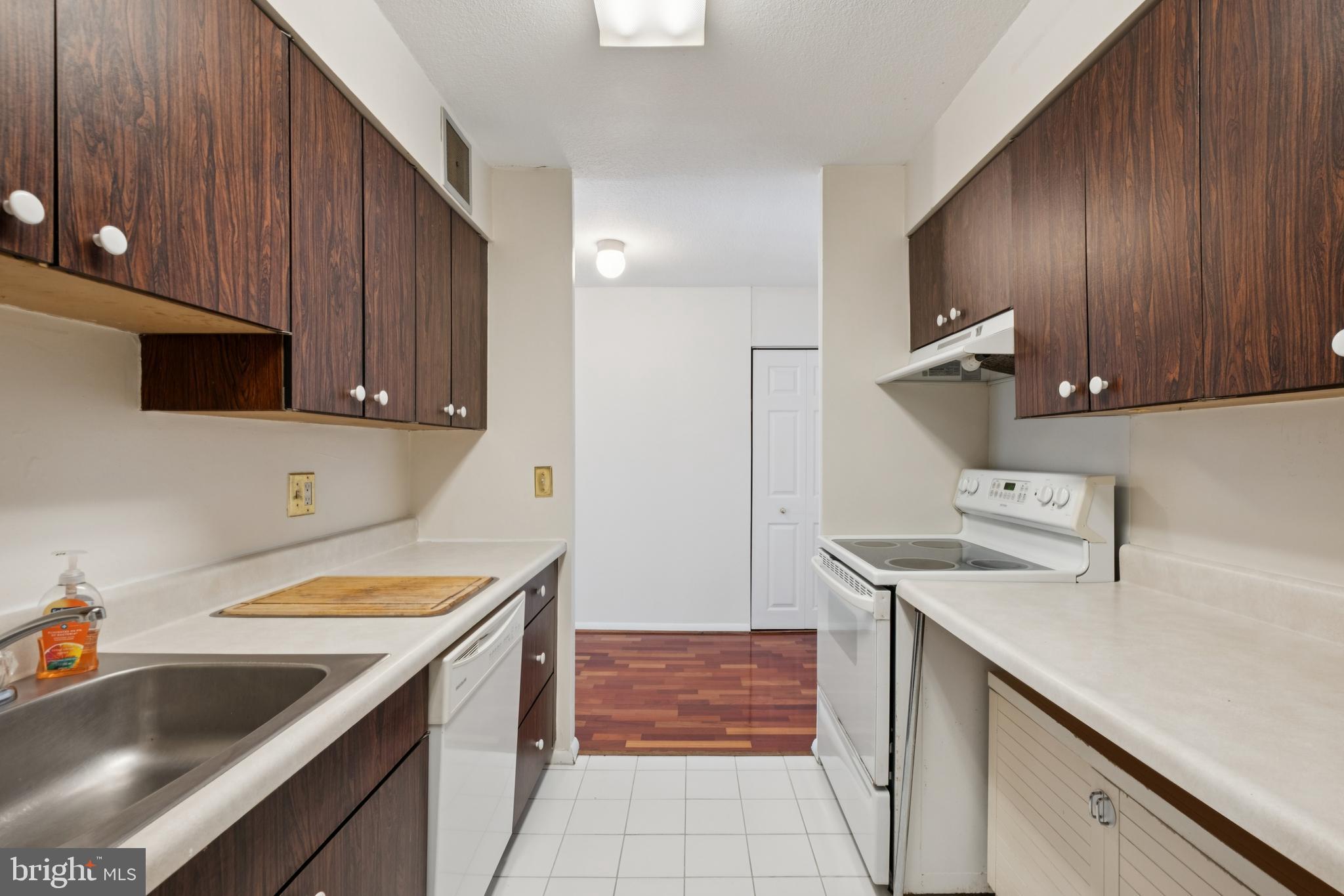 1420 LOCUST STREET 14P