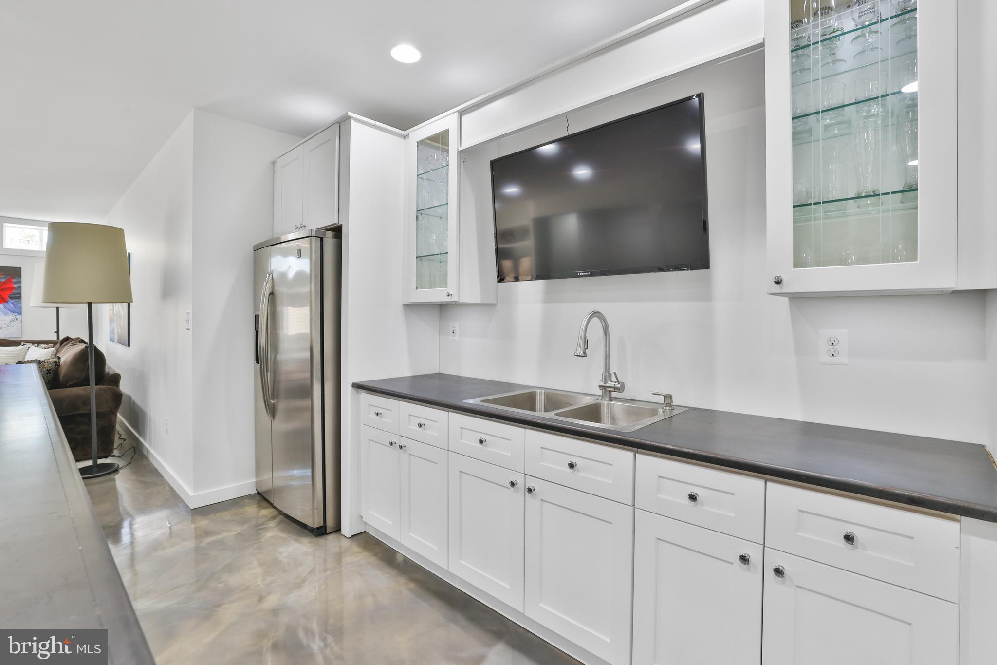 VILLAGE CASE - Residential