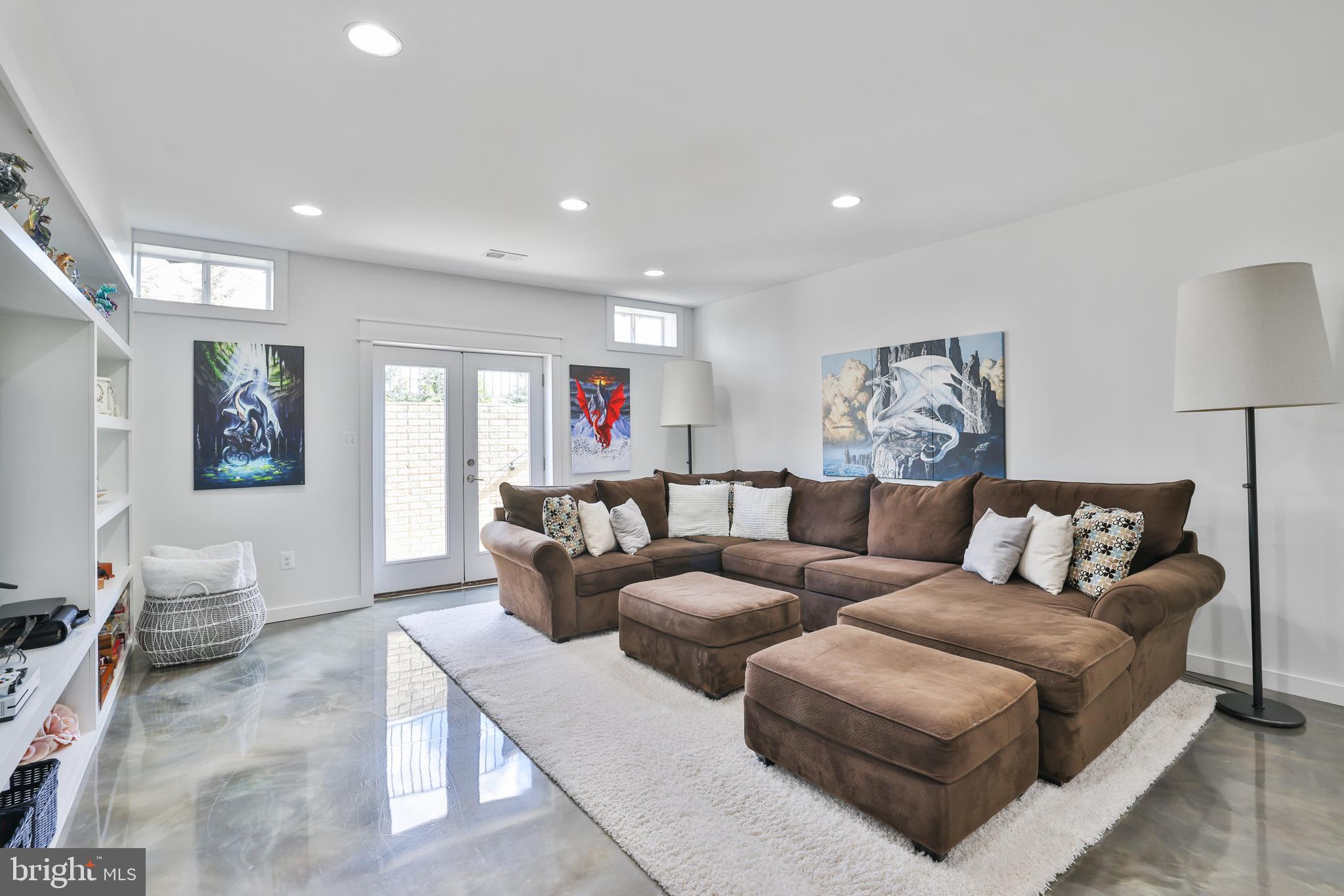 VILLAGE CASE - Residential