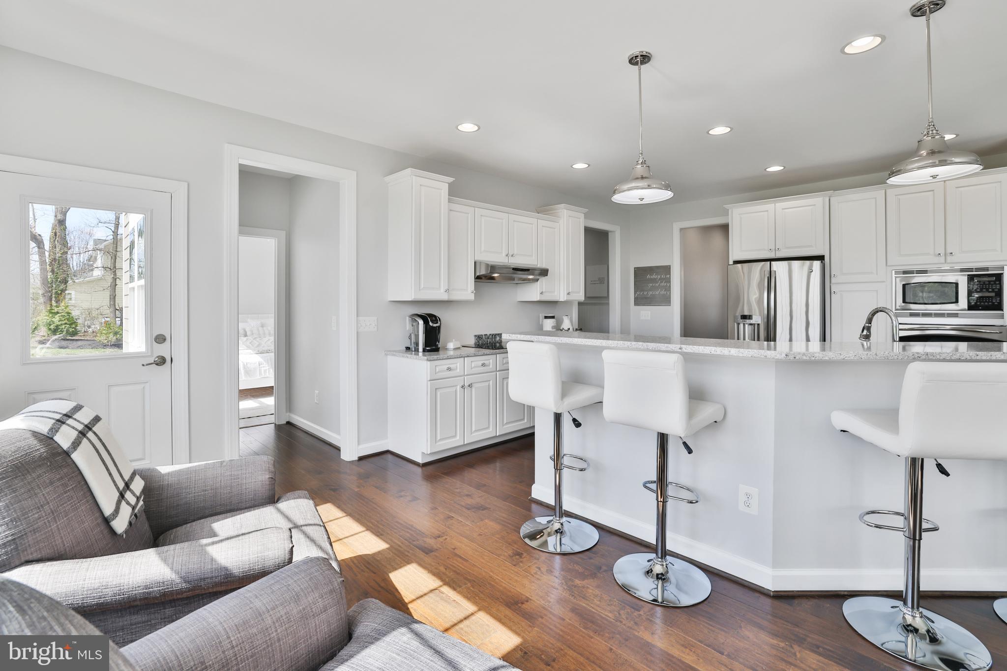 VILLAGE CASE - Residential