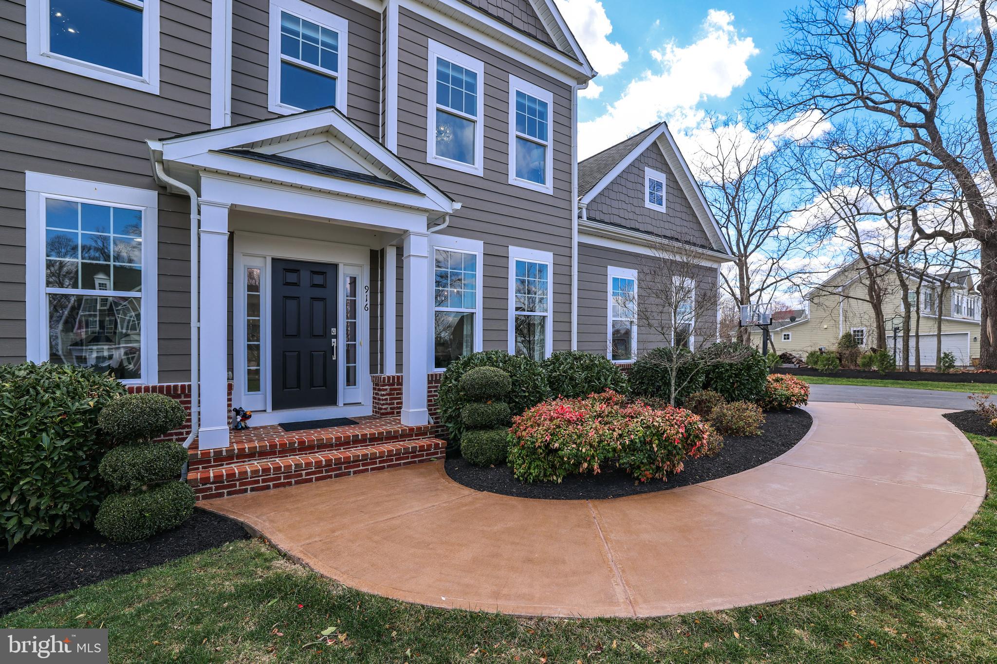 VILLAGE CASE - Residential