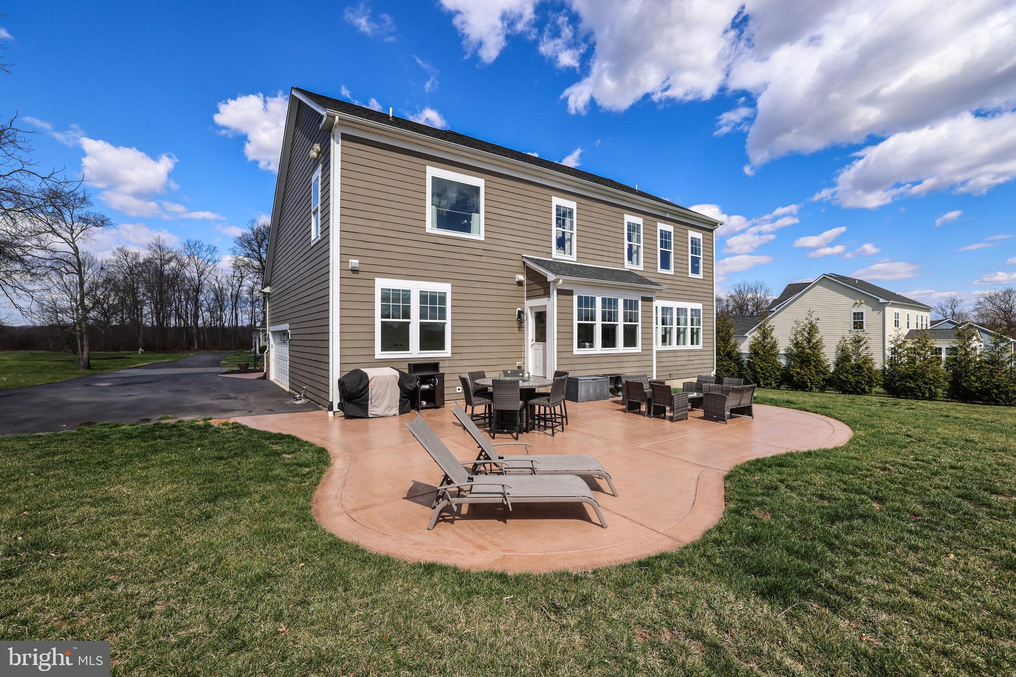 VILLAGE CASE - Residential