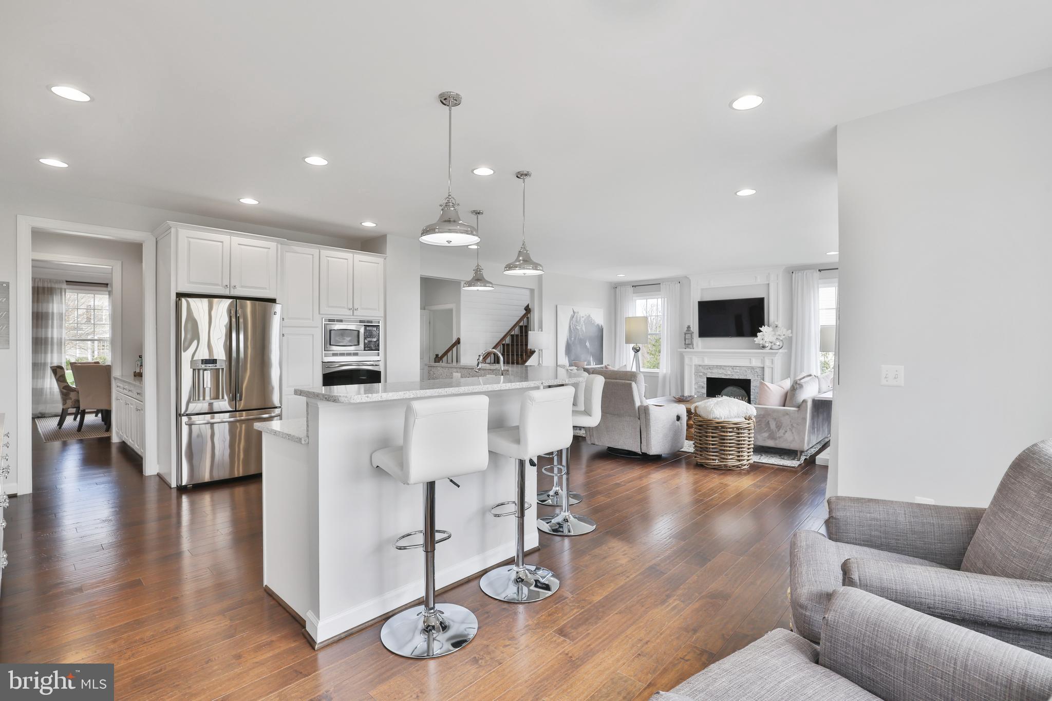 VILLAGE CASE - Residential