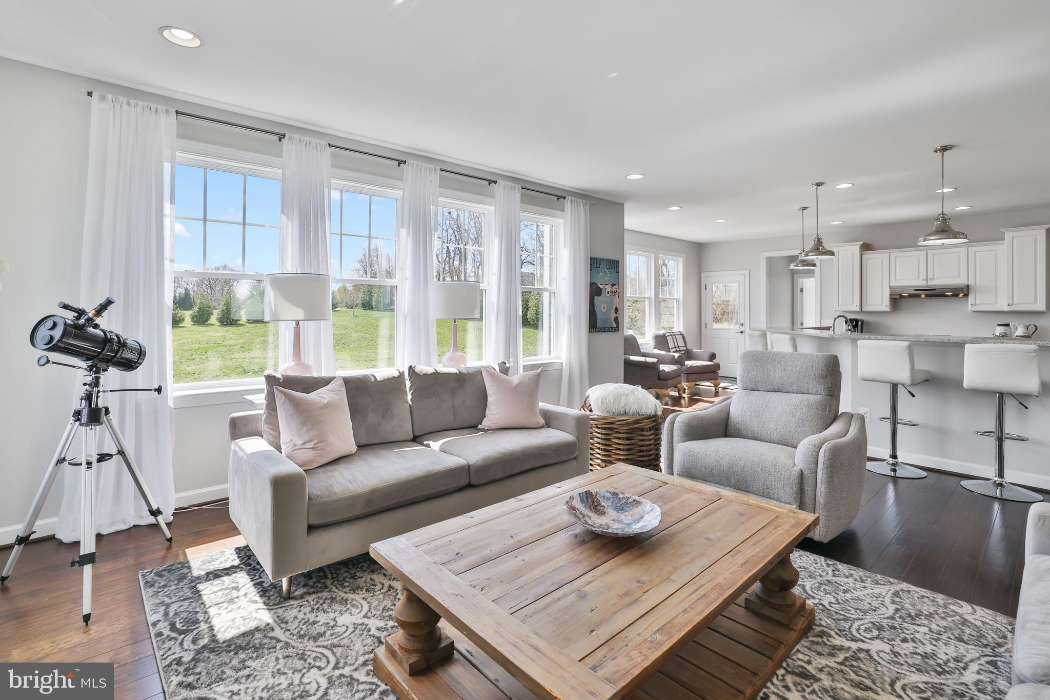 VILLAGE CASE - Residential