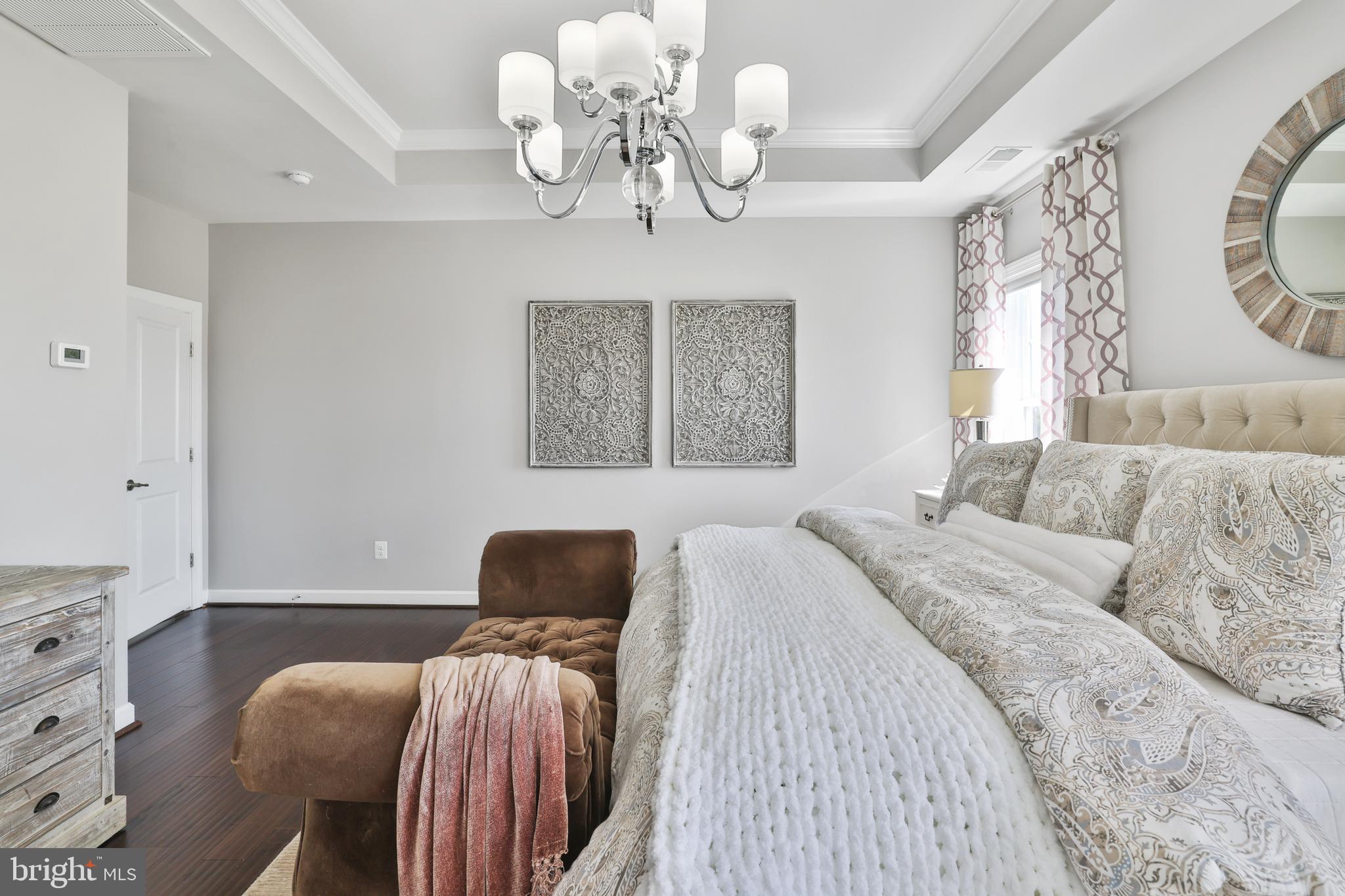 VILLAGE CASE - Residential