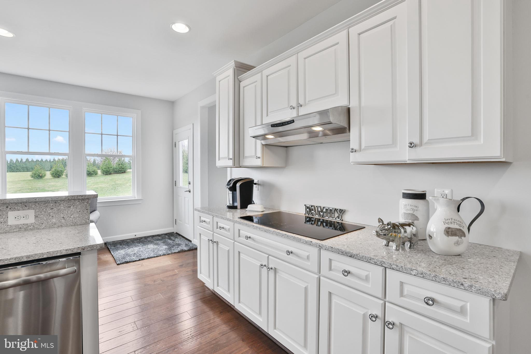 VILLAGE CASE - Residential