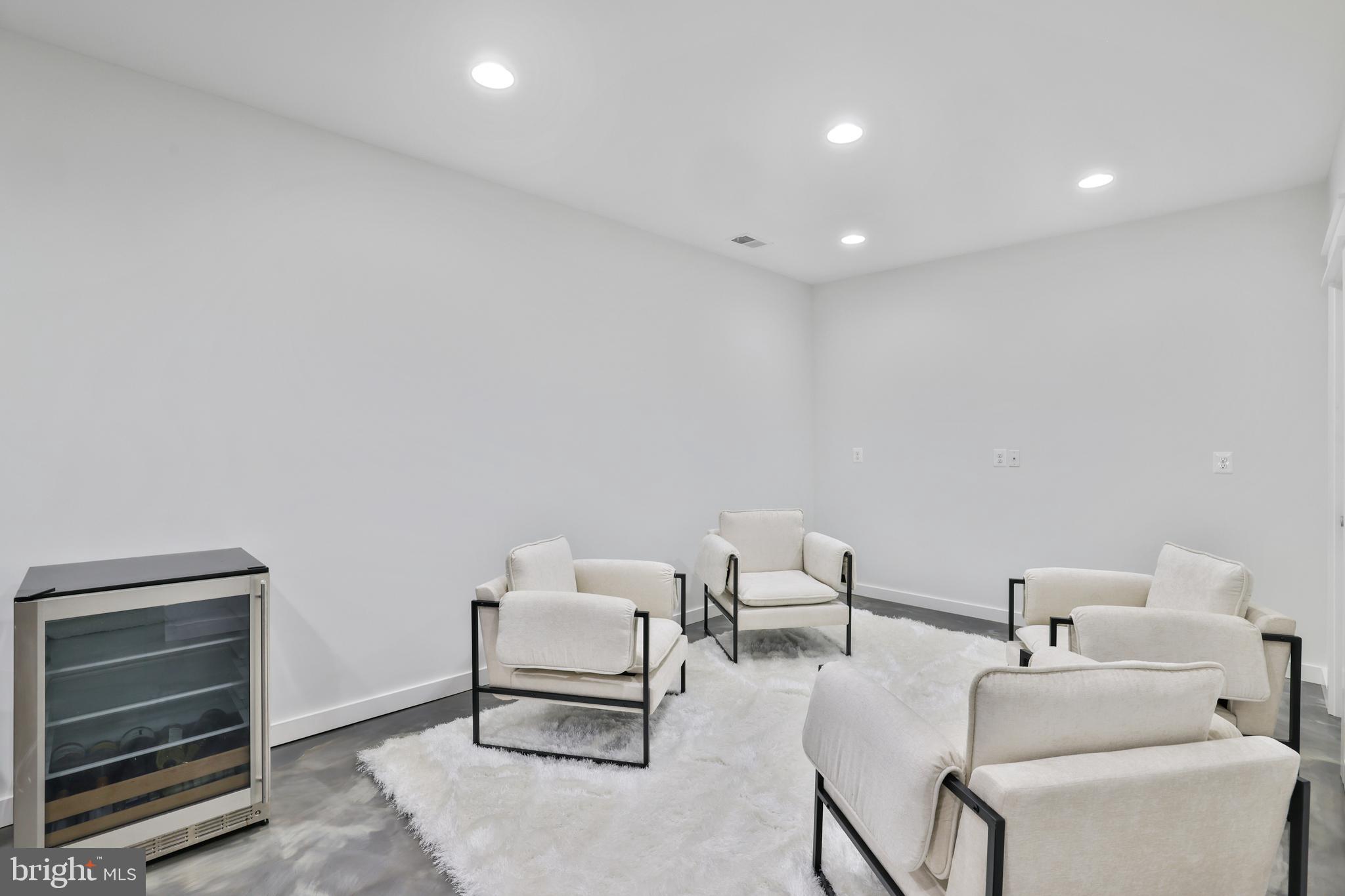 VILLAGE CASE - Residential